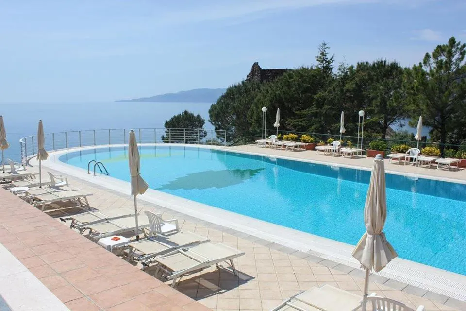 Swimming pool in Hotel Club San Diego