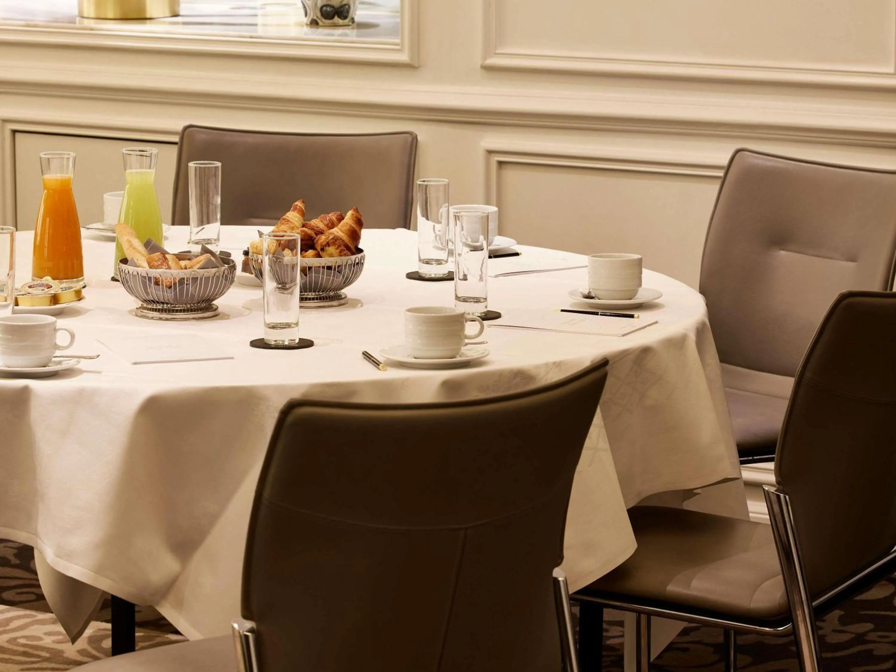 Business facilities in Sofitel Paris Baltimore Tour Eiffel