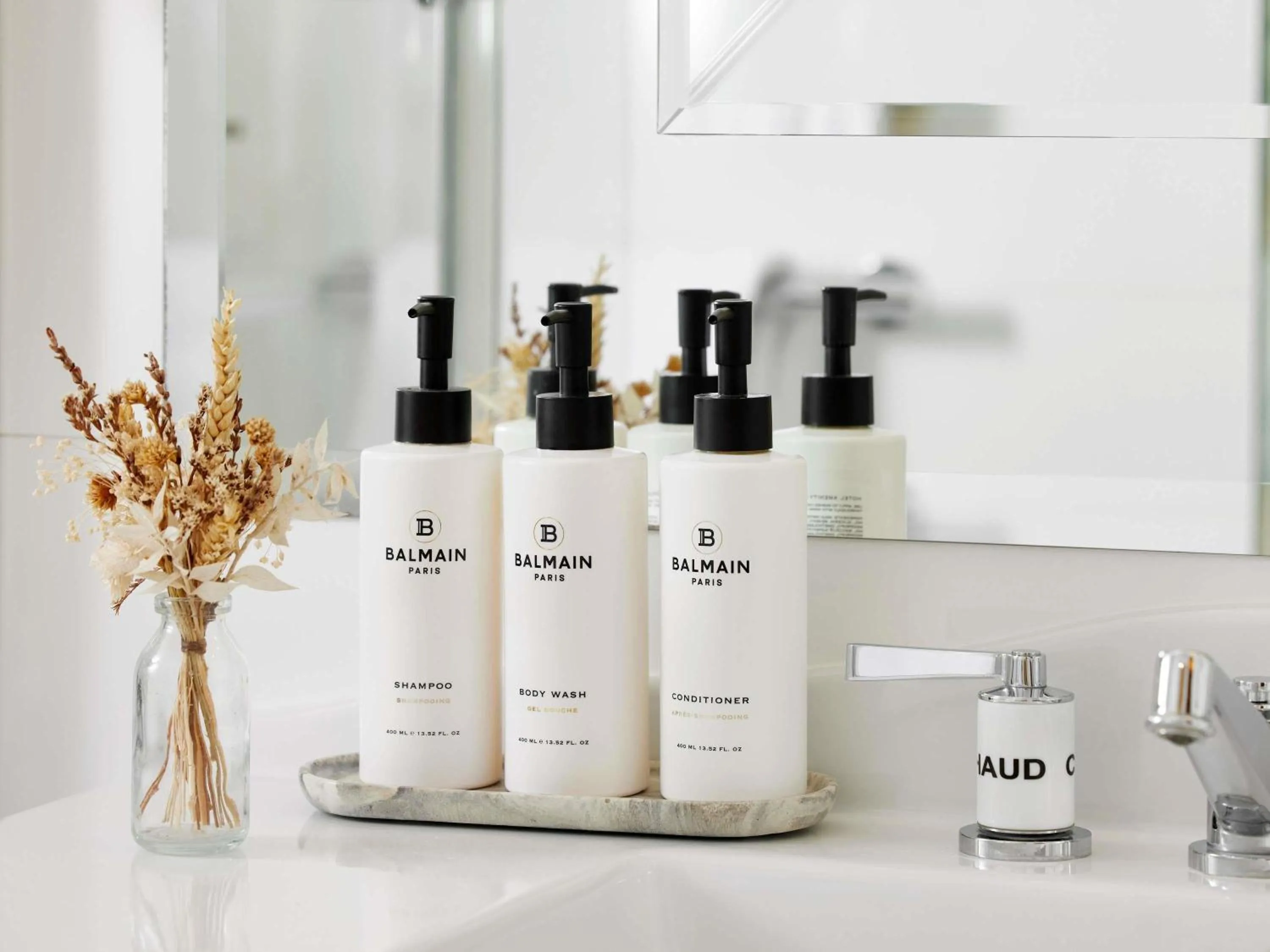 Junior Suite with Twin Beds in Sofitel Paris Baltimore Tour Eiffel