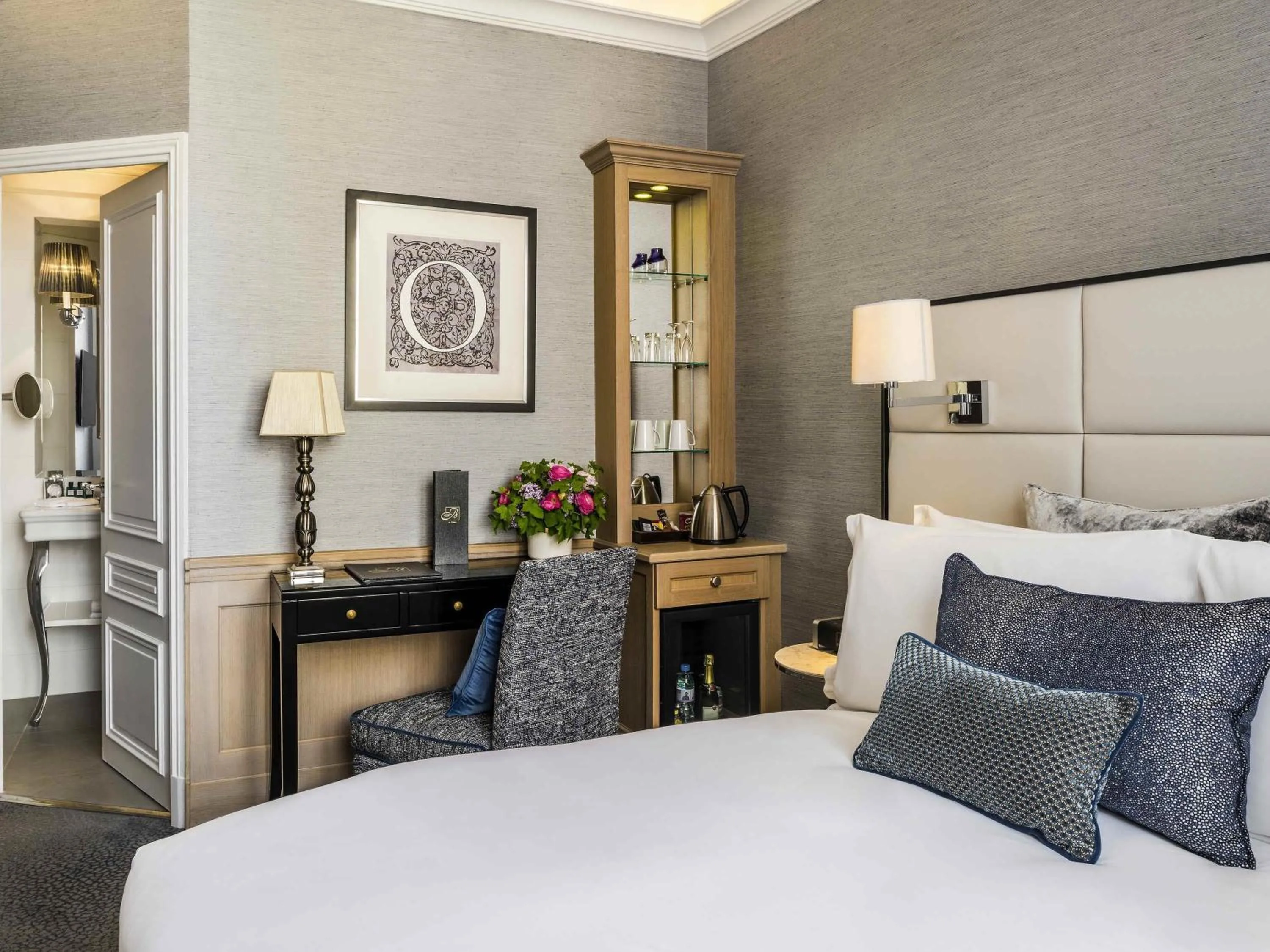 Bedroom, Bed in Sofitel Paris Baltimore Tour Eiffel