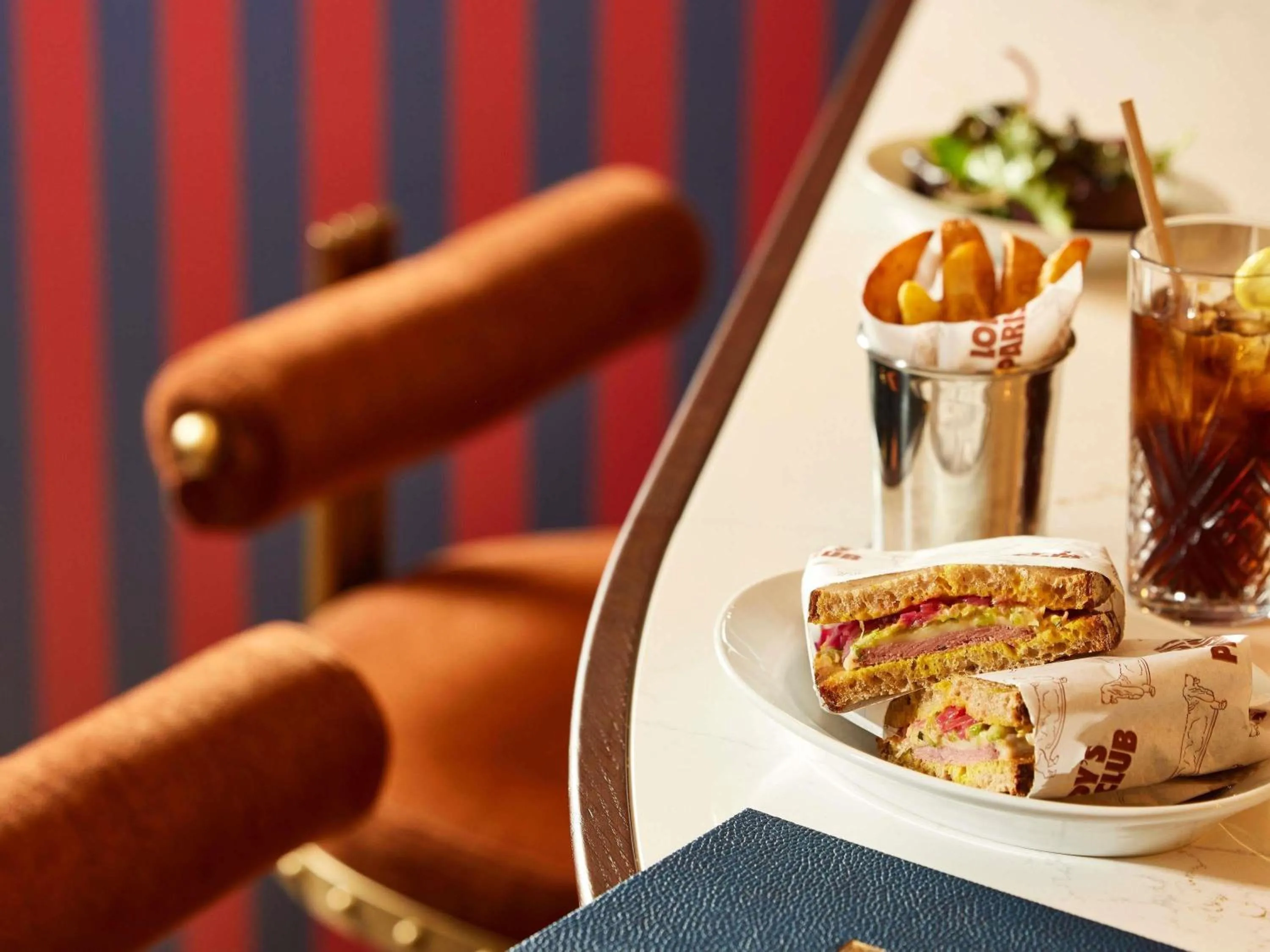 Restaurant/places to eat in Sofitel Paris Baltimore Tour Eiffel