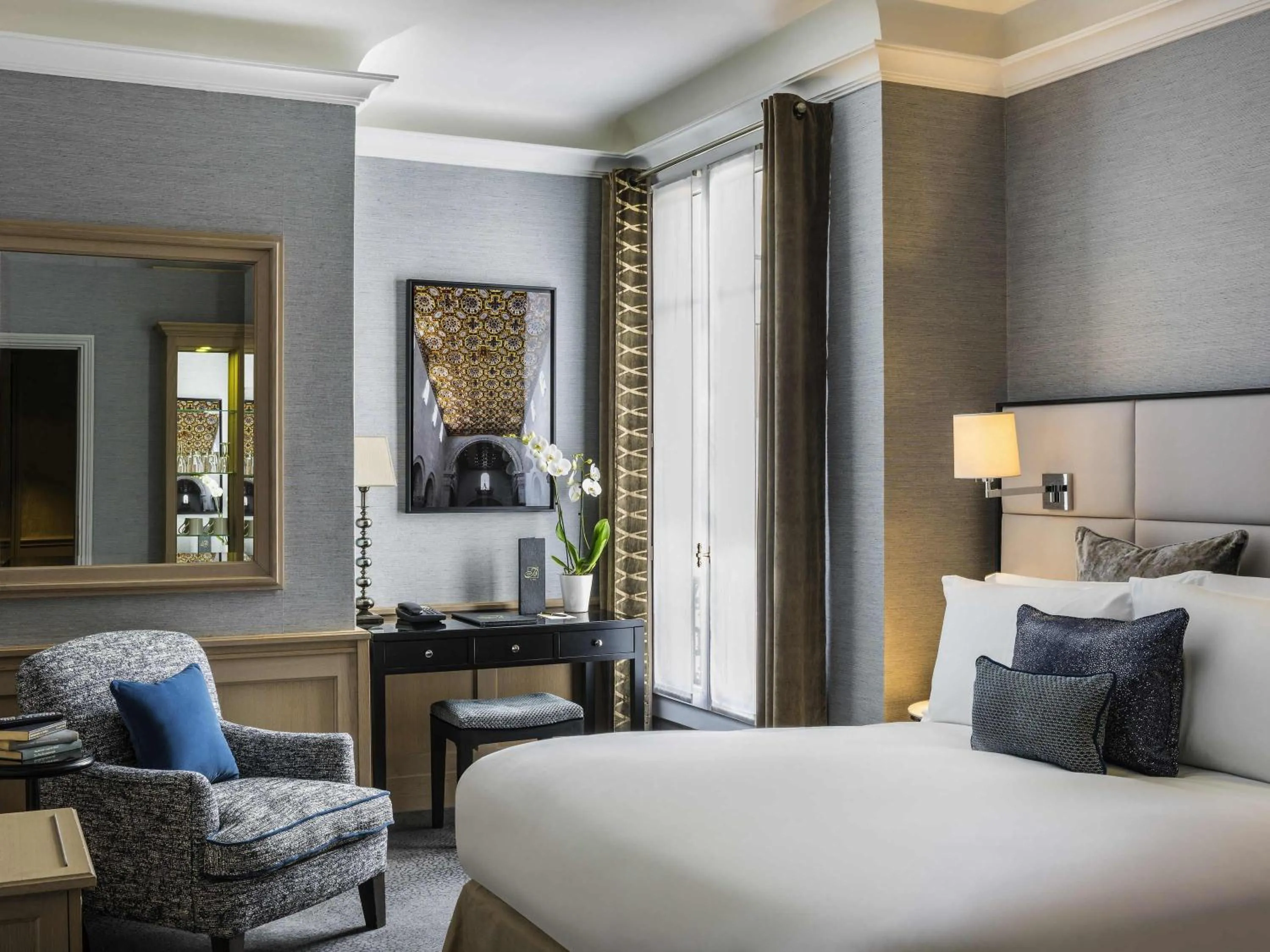 Bedroom, Bed in Sofitel Paris Baltimore Tour Eiffel