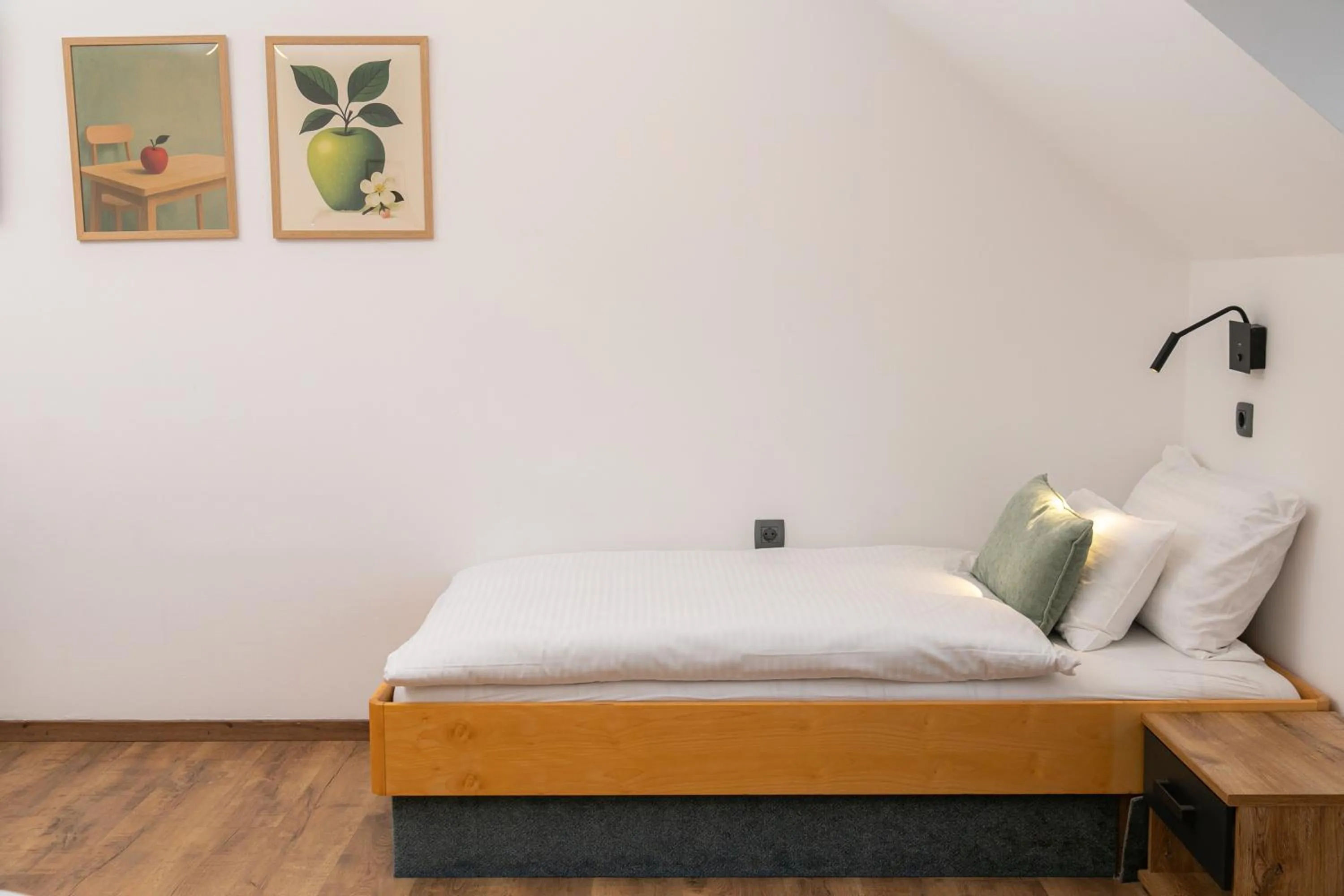 Property building, Bed in Kozjanski dvor