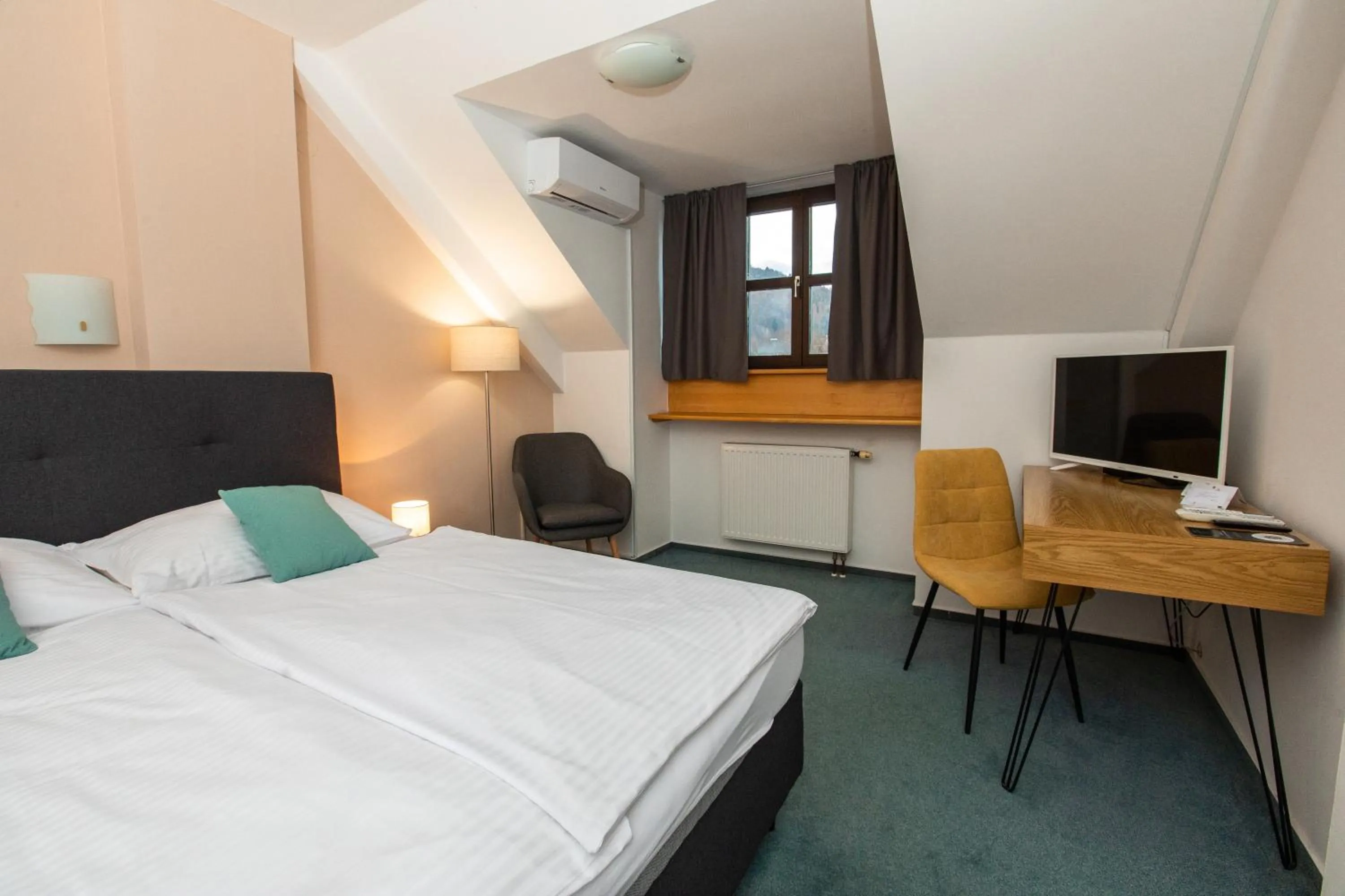 Property building, Bed in Kozjanski dvor