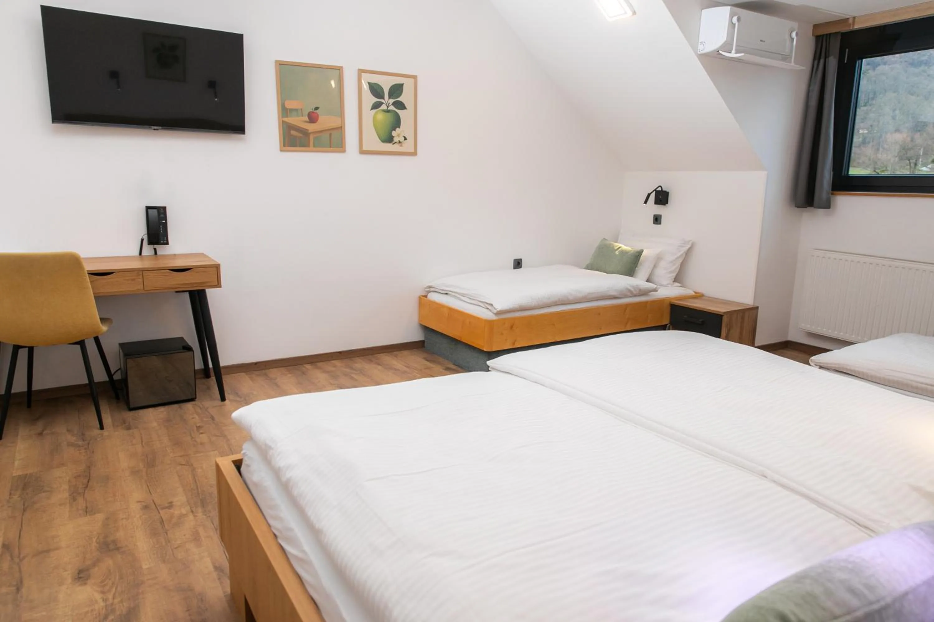 Property building, Bed in Kozjanski dvor