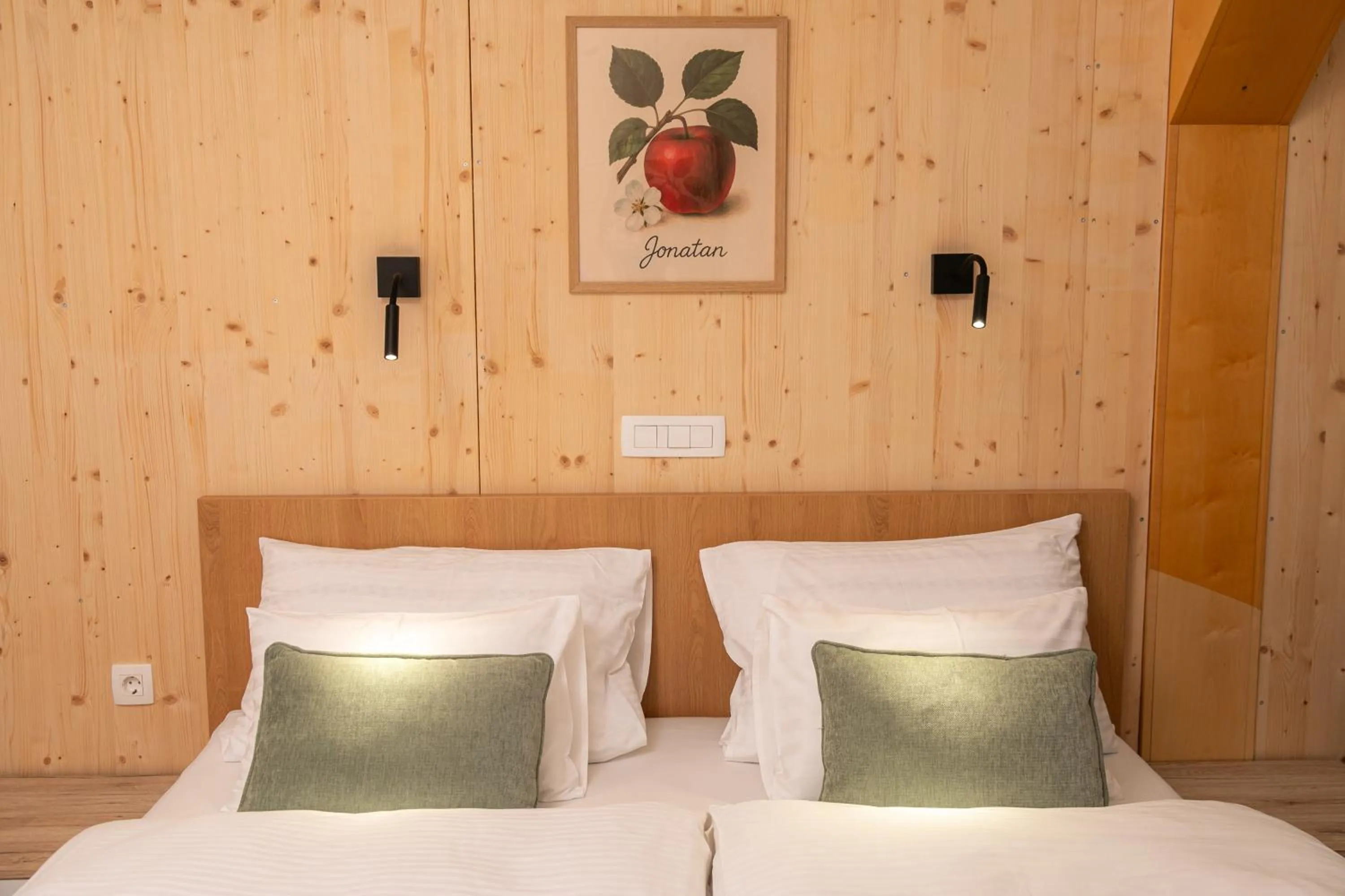 Property building, Bed in Kozjanski dvor