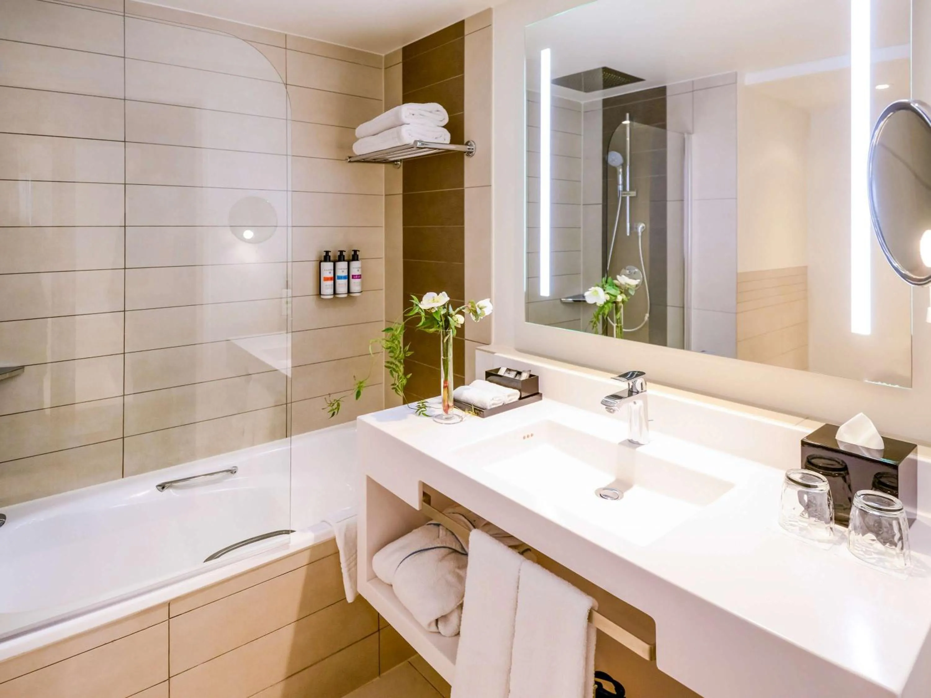 Bathroom in Pullman Paris Centre - Bercy