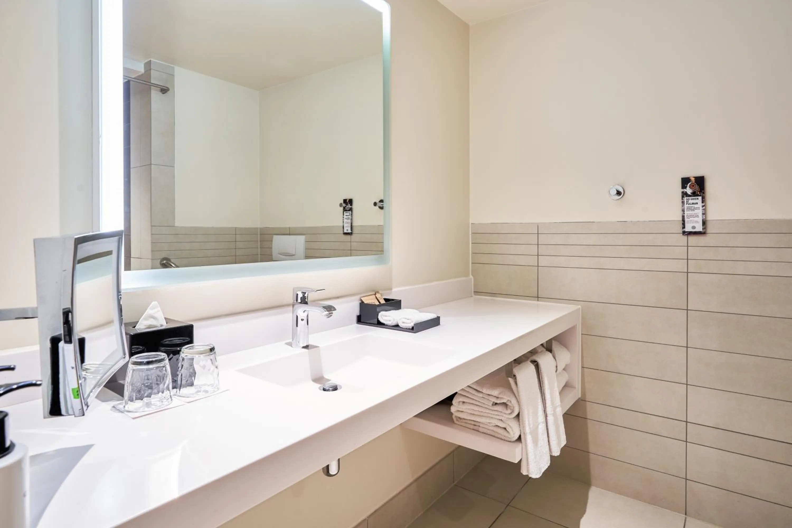 Bathroom in Pullman Paris Centre - Bercy