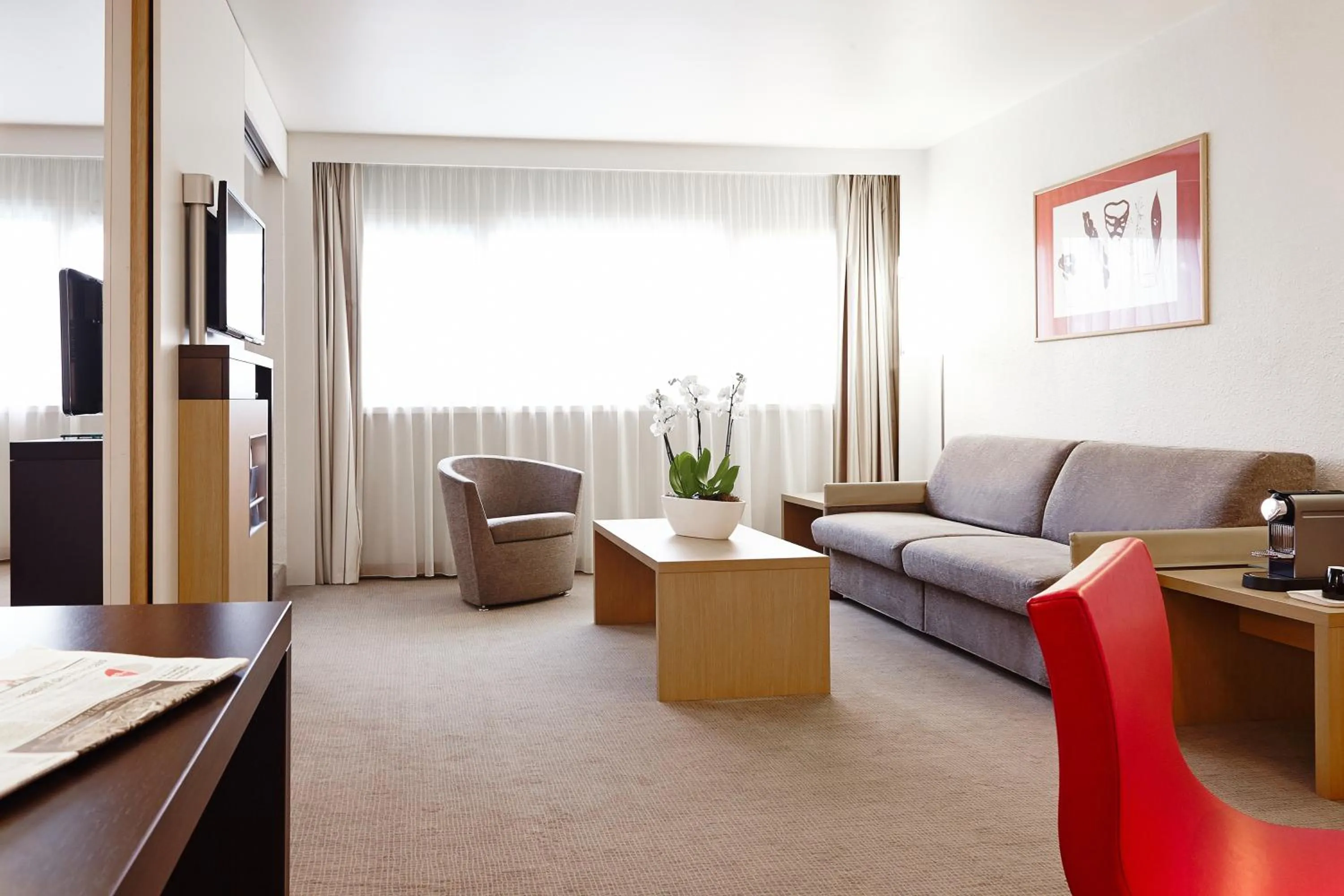 Living room in Novotel Paris Roissy CDG Convention