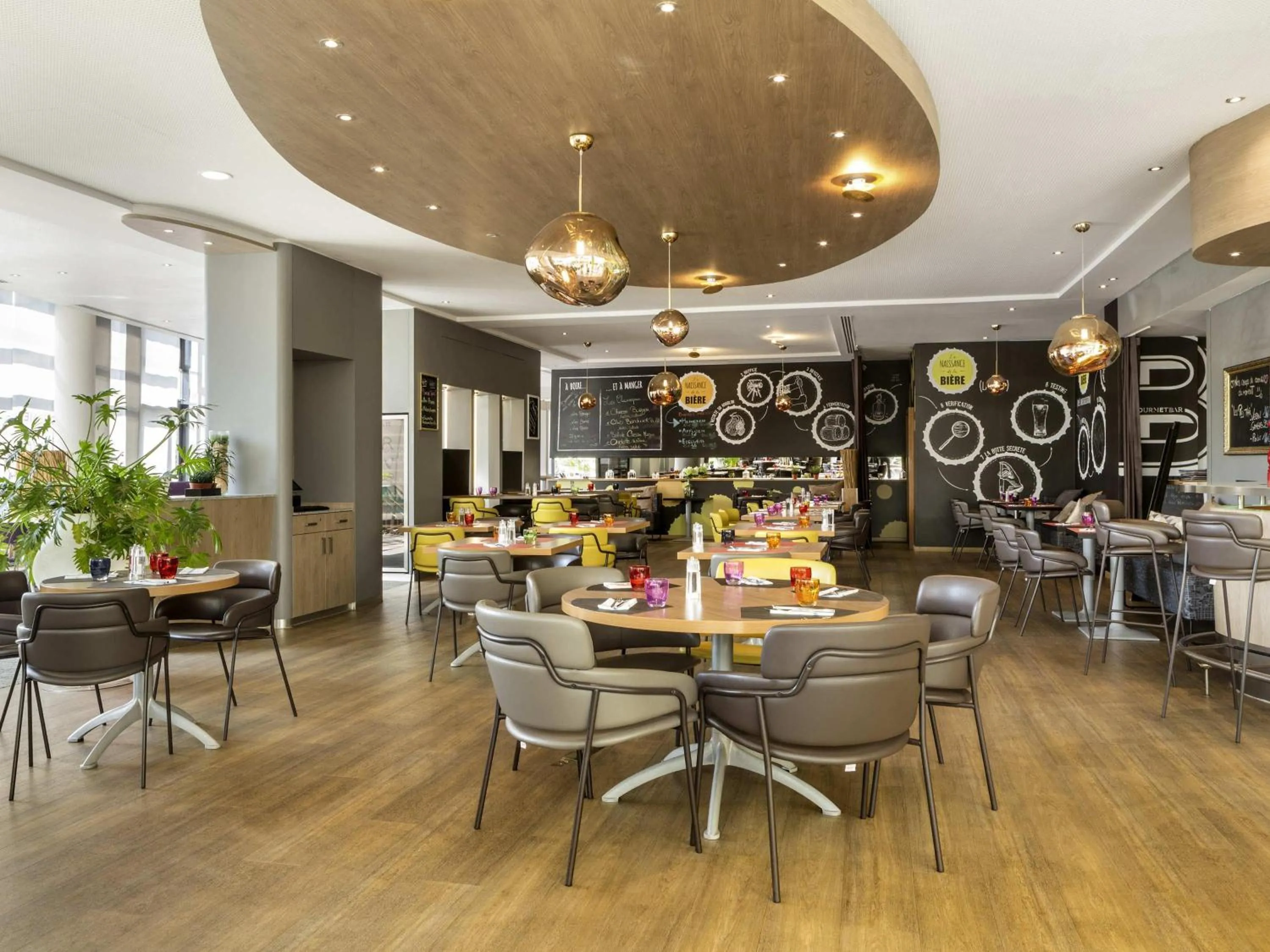 Restaurant/places to eat in Novotel Paris Roissy CDG Convention