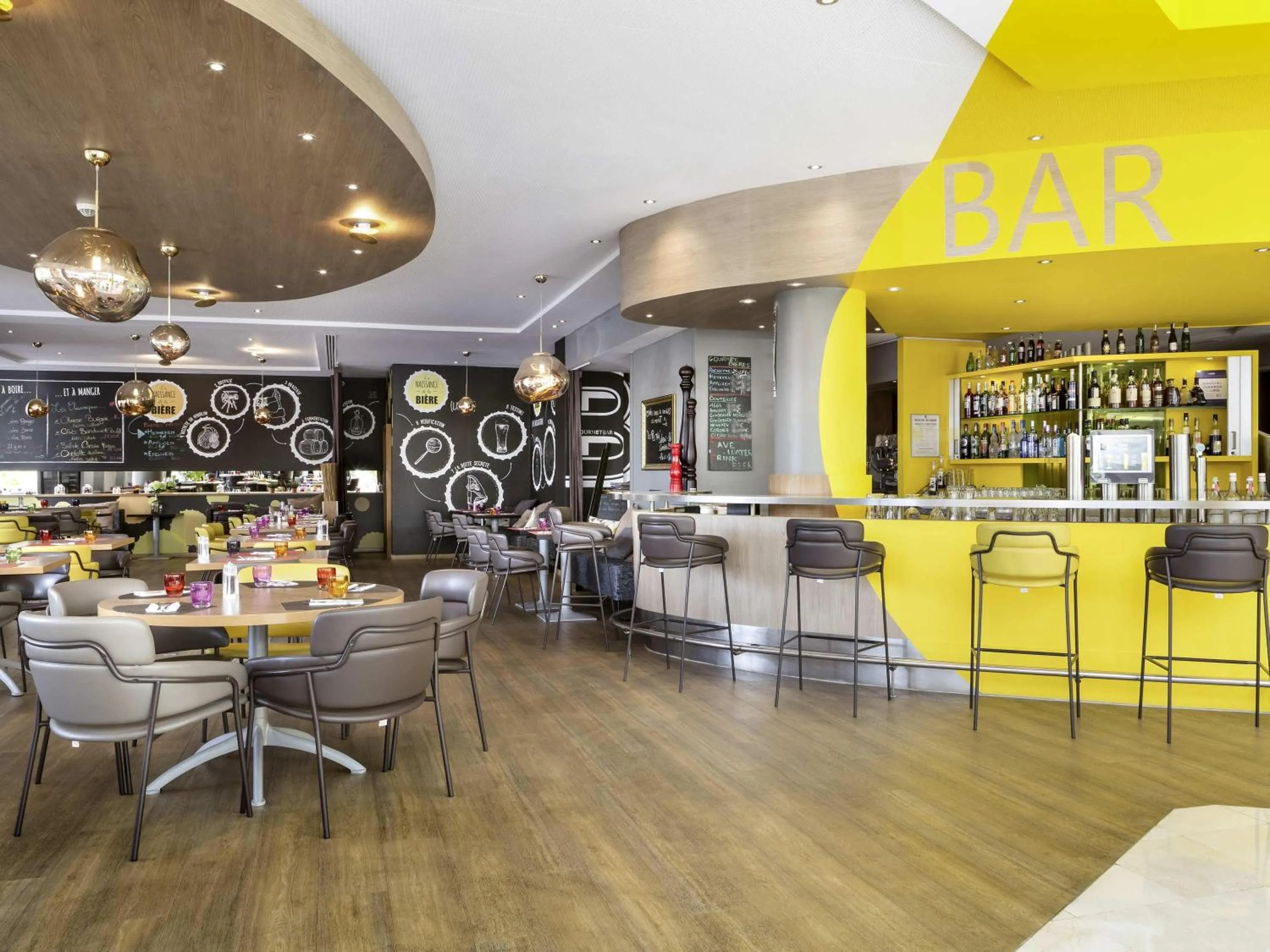 Restaurant/places to eat in Novotel Paris Roissy CDG Convention