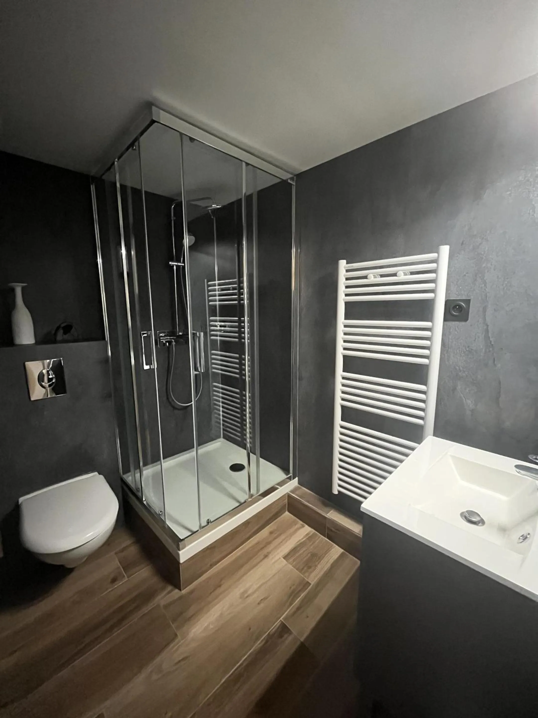 Bathroom in Logis Le Marronnier