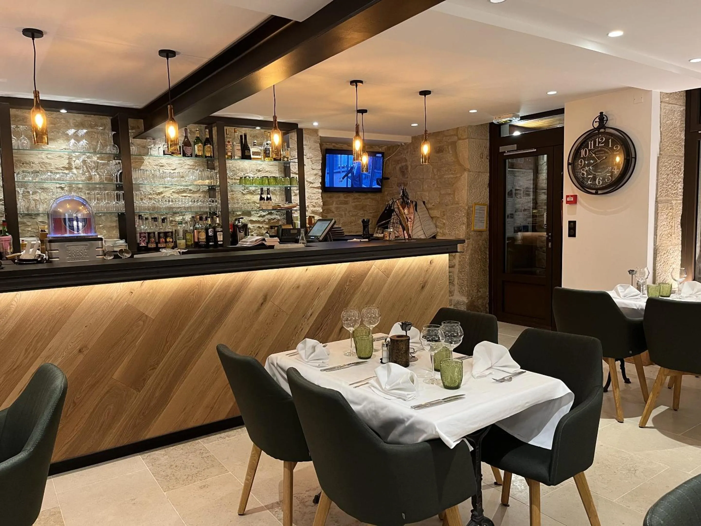 Dining area in Logis Le Marronnier