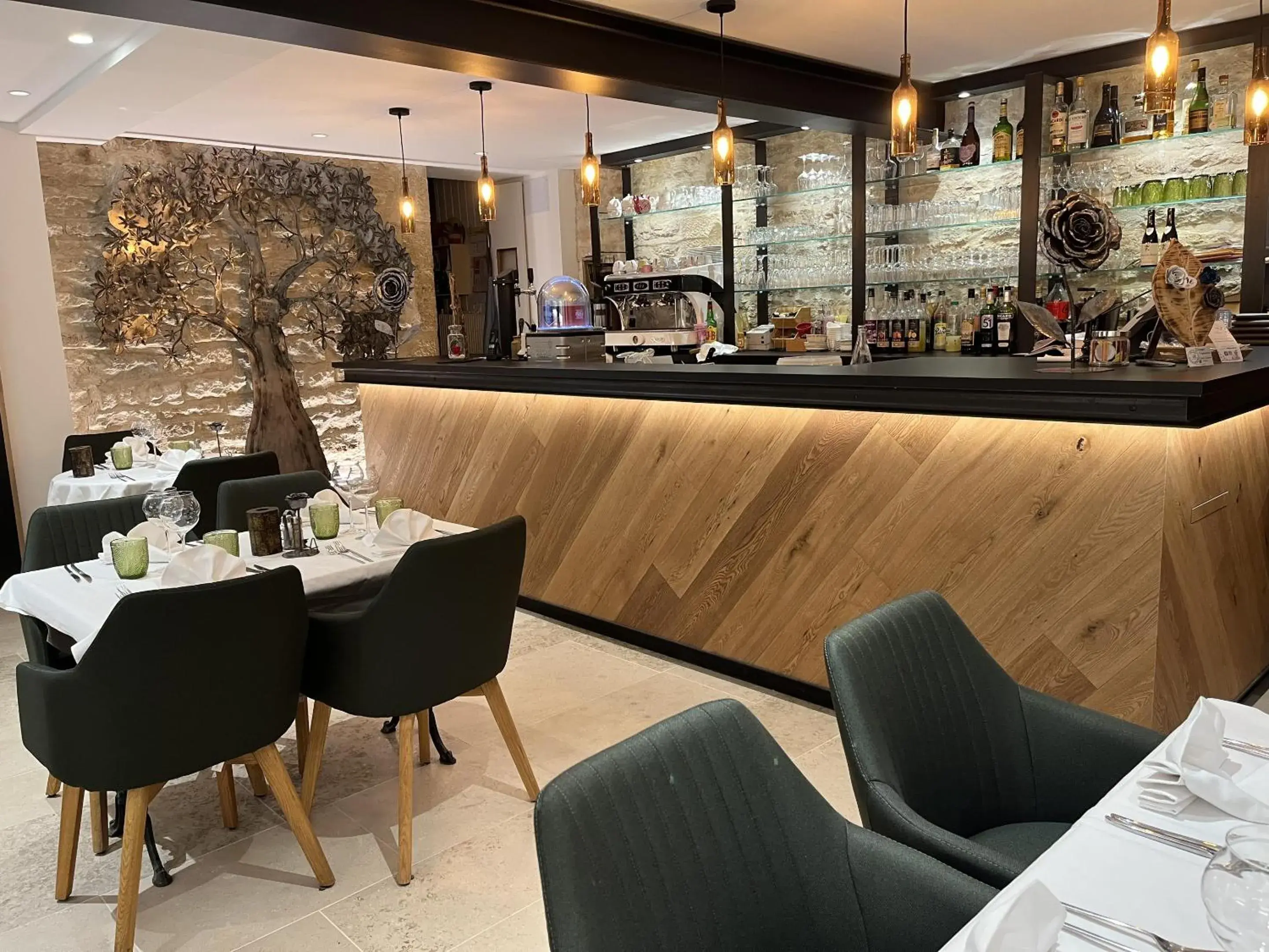 Queen Room in Logis Le Marronnier Queen Room in Logis Le Marronnier