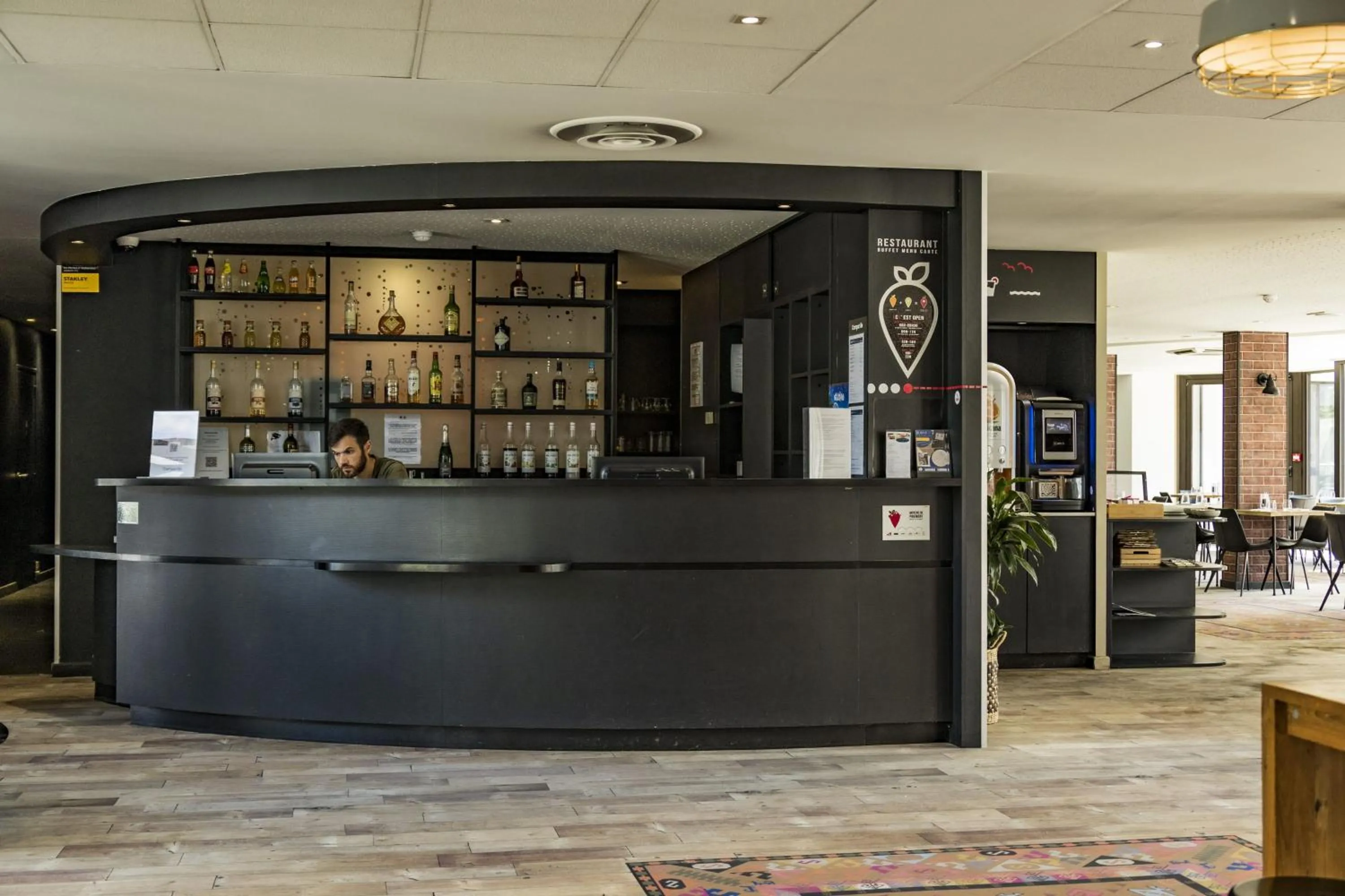 Lobby or reception in Campanile Troyes Nord - Barberey