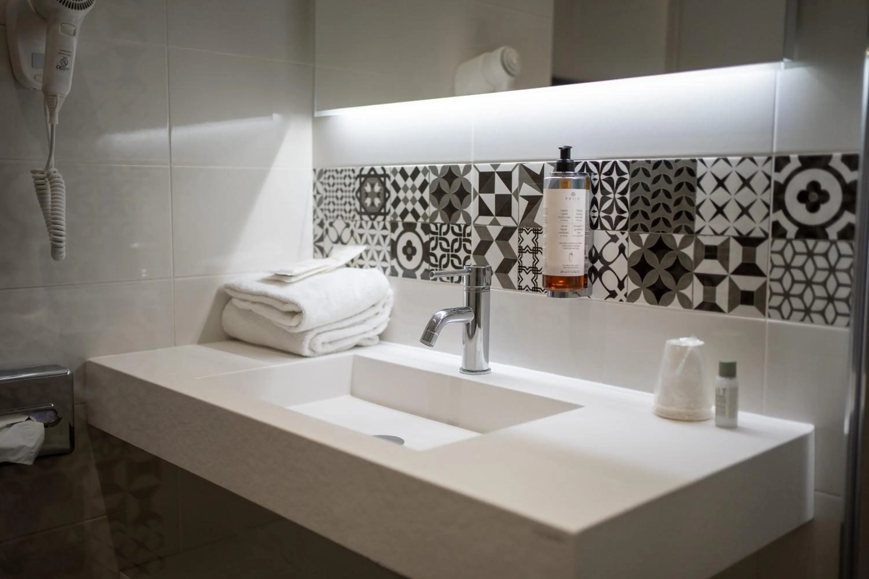 Bathroom in Campanile Troyes Nord - Barberey