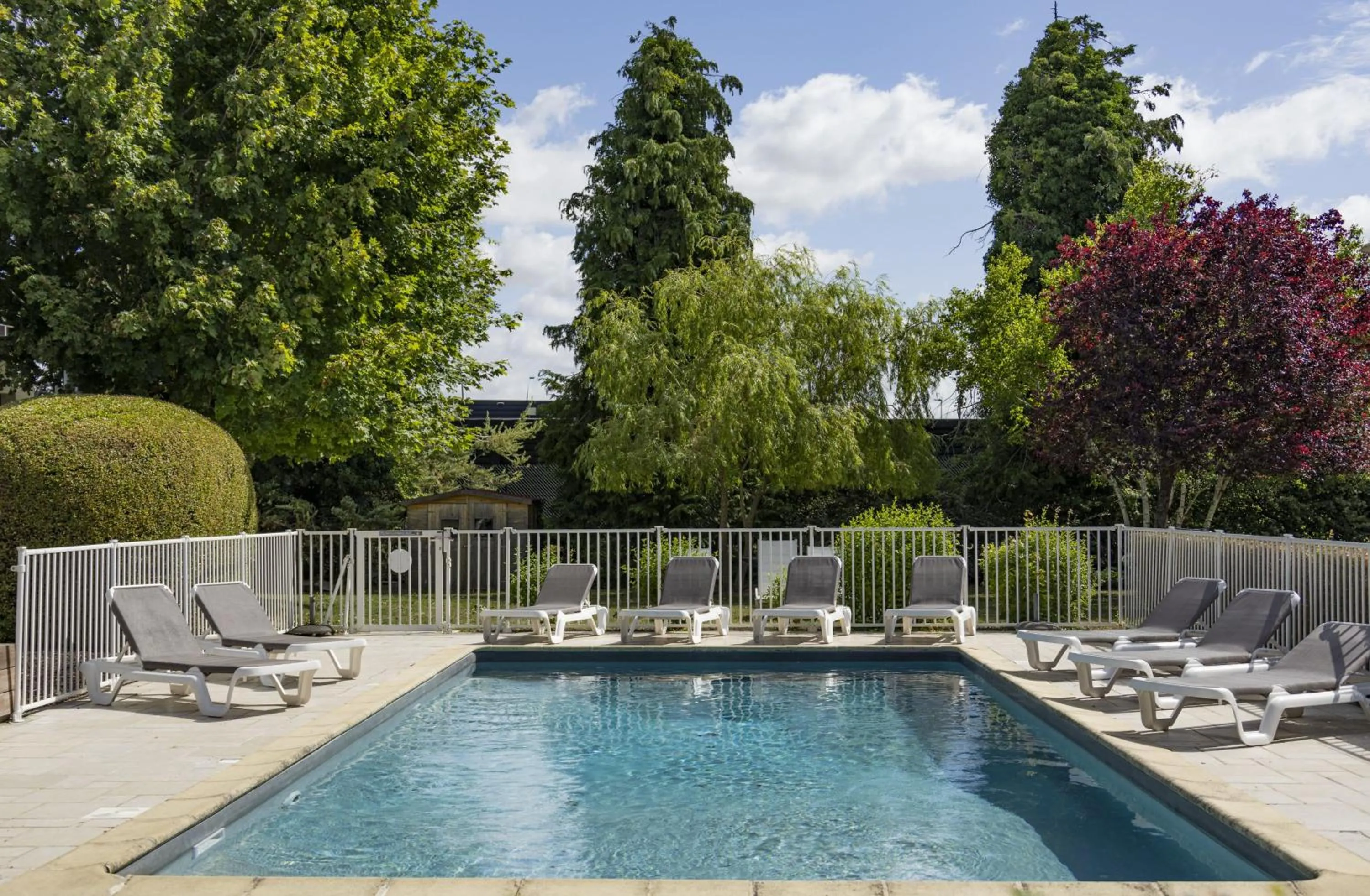 Garden in Campanile Troyes Nord - Barberey