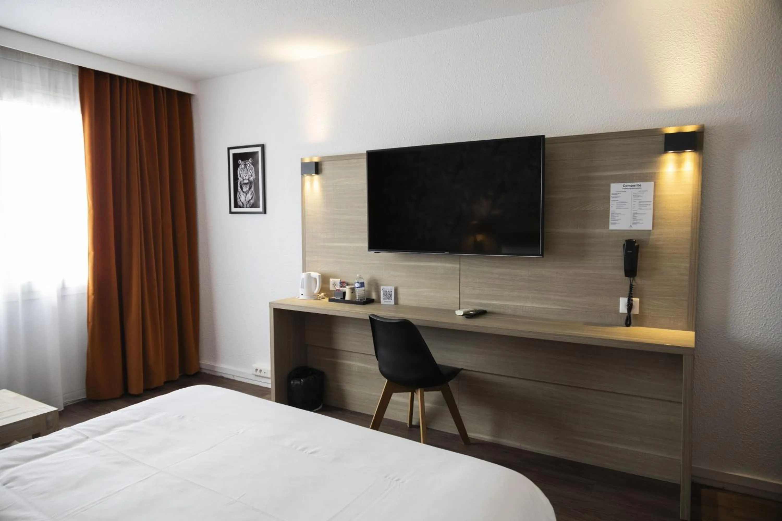 Photo of the whole room, Bed in Campanile Troyes Nord - Barberey