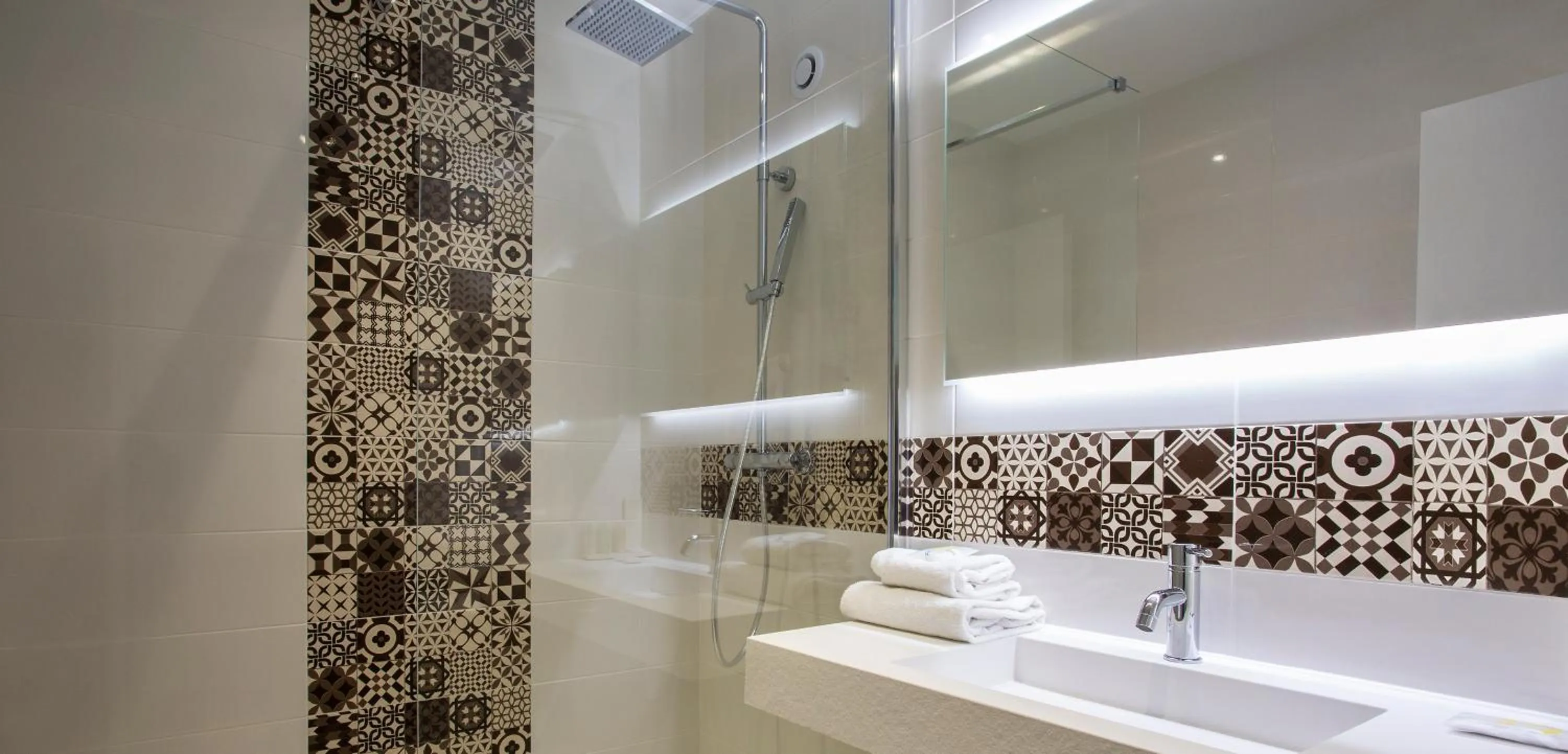 Bathroom in Campanile Troyes Nord - Barberey