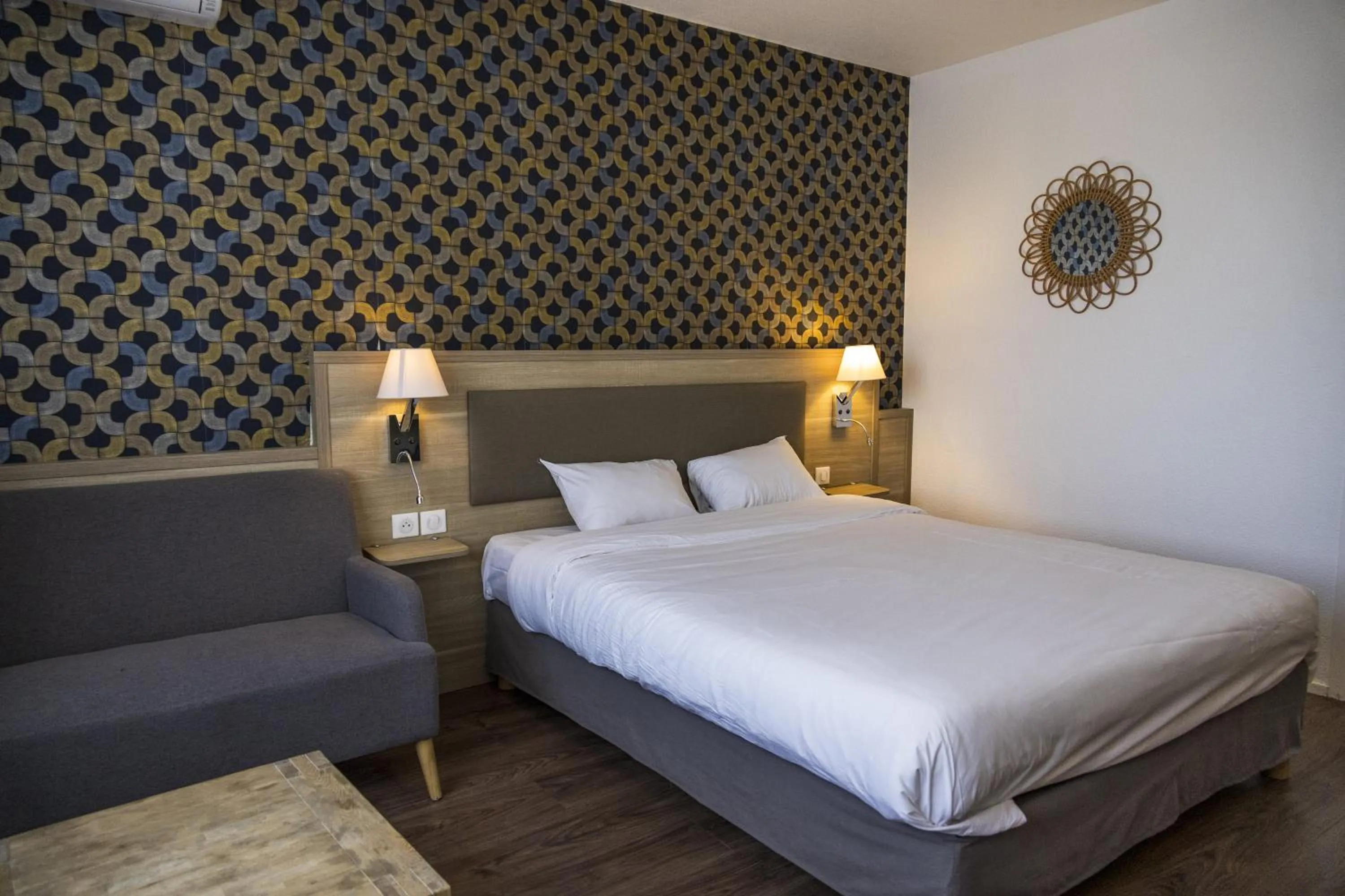 Photo of the whole room, Bed in Campanile Troyes Nord - Barberey