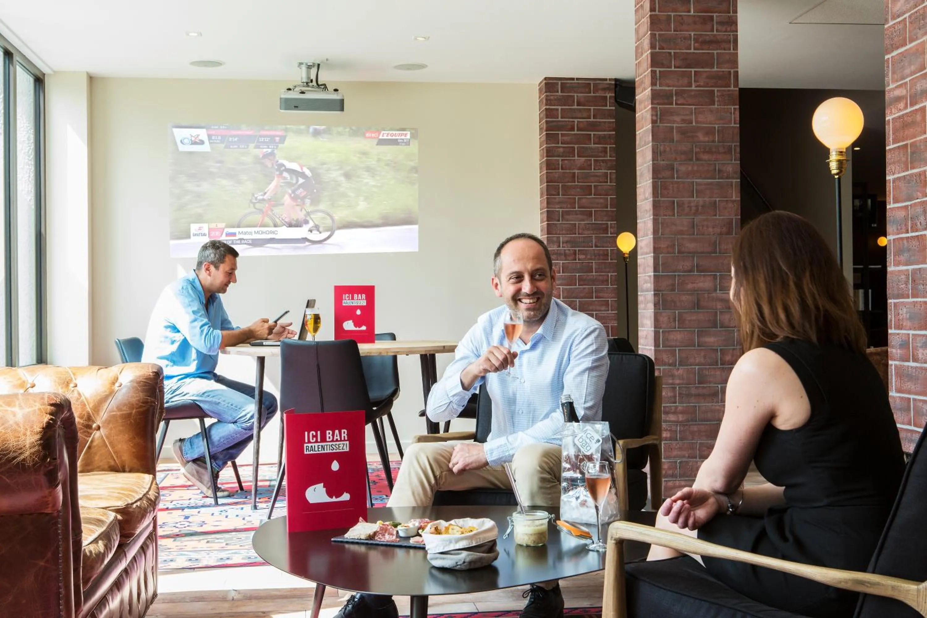 Communal lounge/ TV room in Campanile Troyes Nord - Barberey