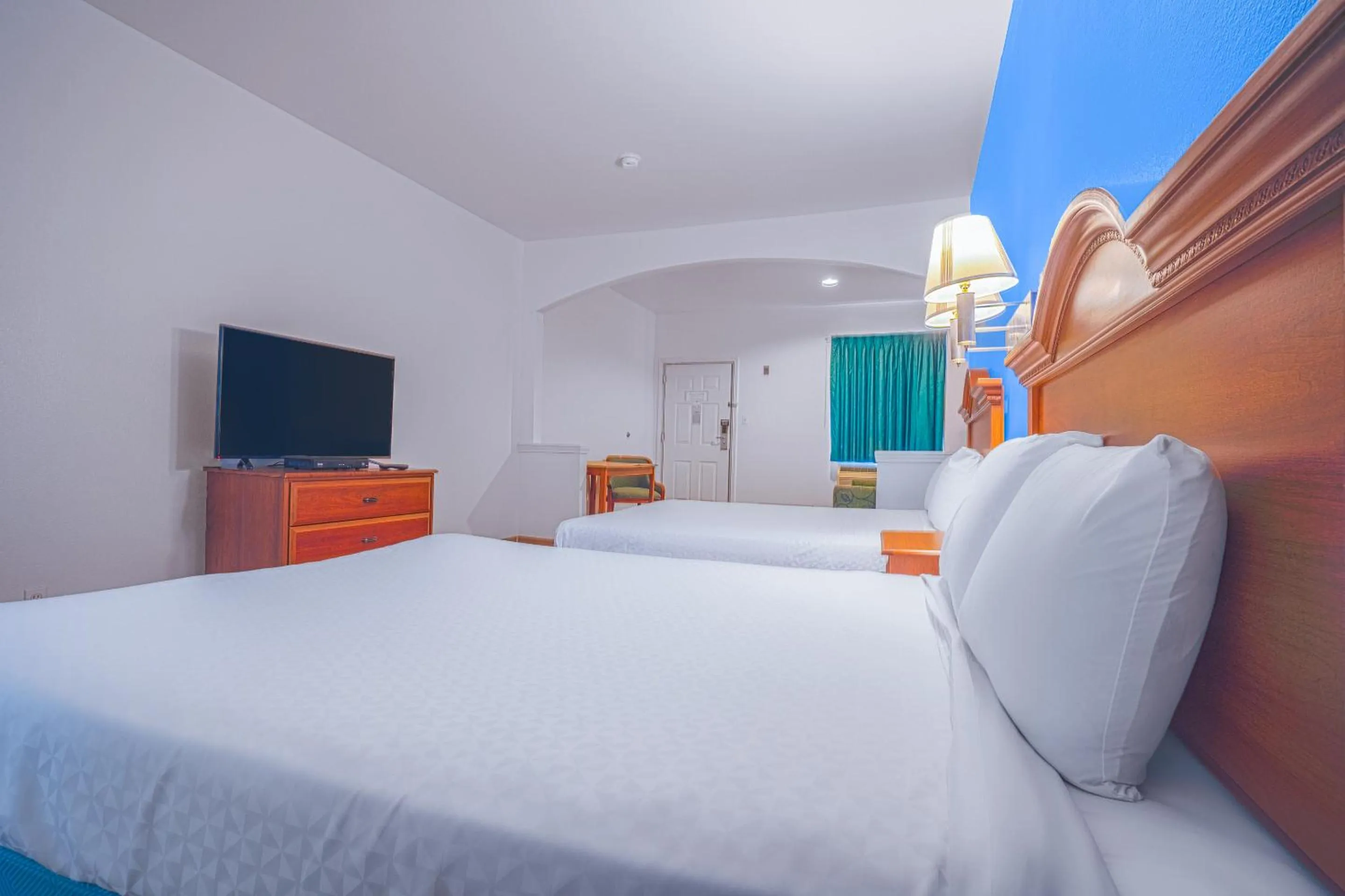 Bedroom, Bed in Island Inn By OYO Galveston Beach, TX