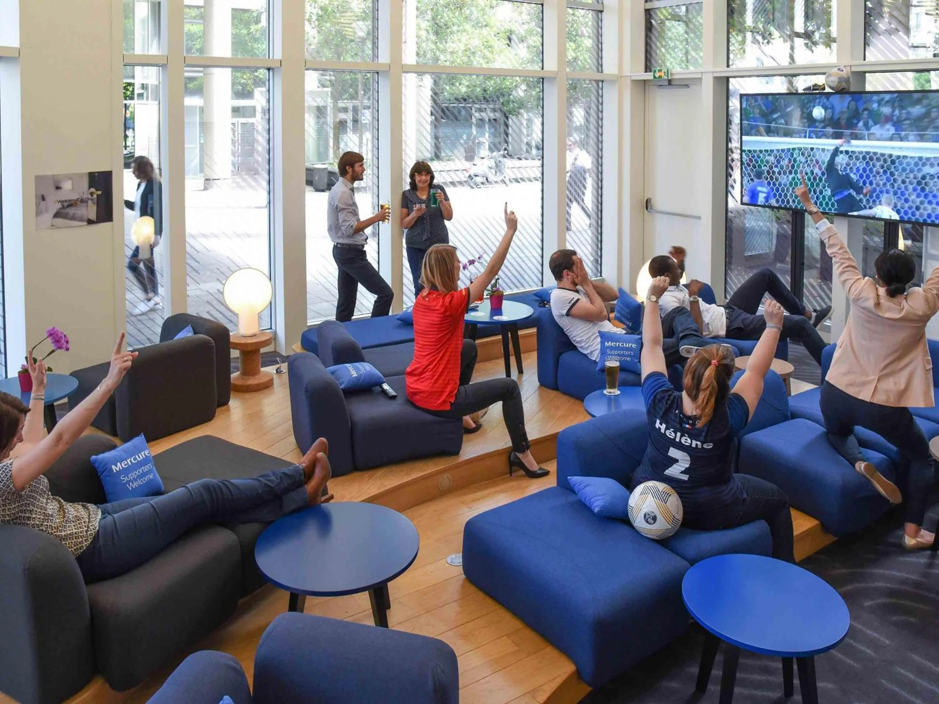 Restaurant/places to eat in Mercure Paris Boulogne