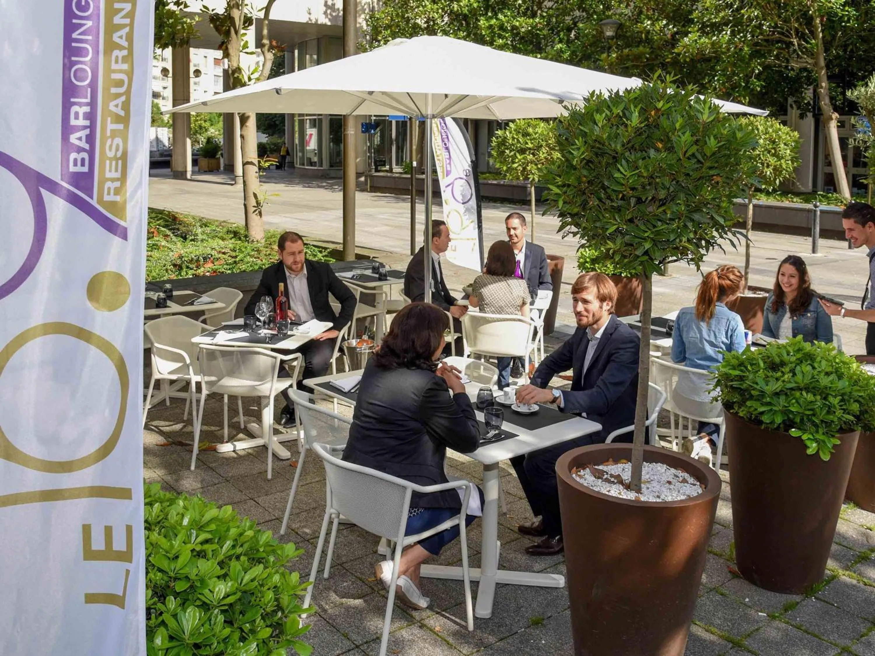 Restaurant/places to eat in Mercure Paris Boulogne