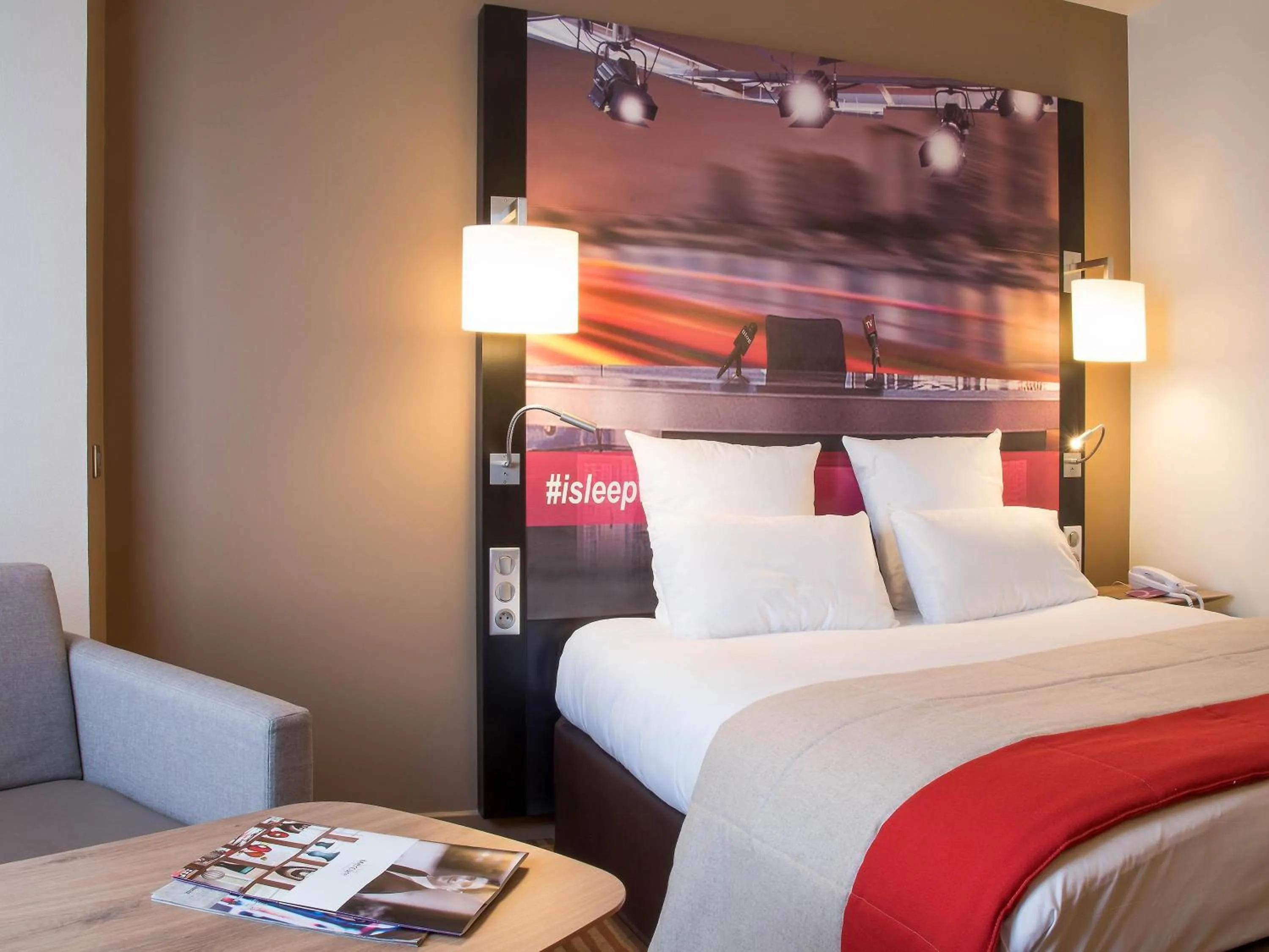 Bedroom, Bed in Mercure Paris Boulogne