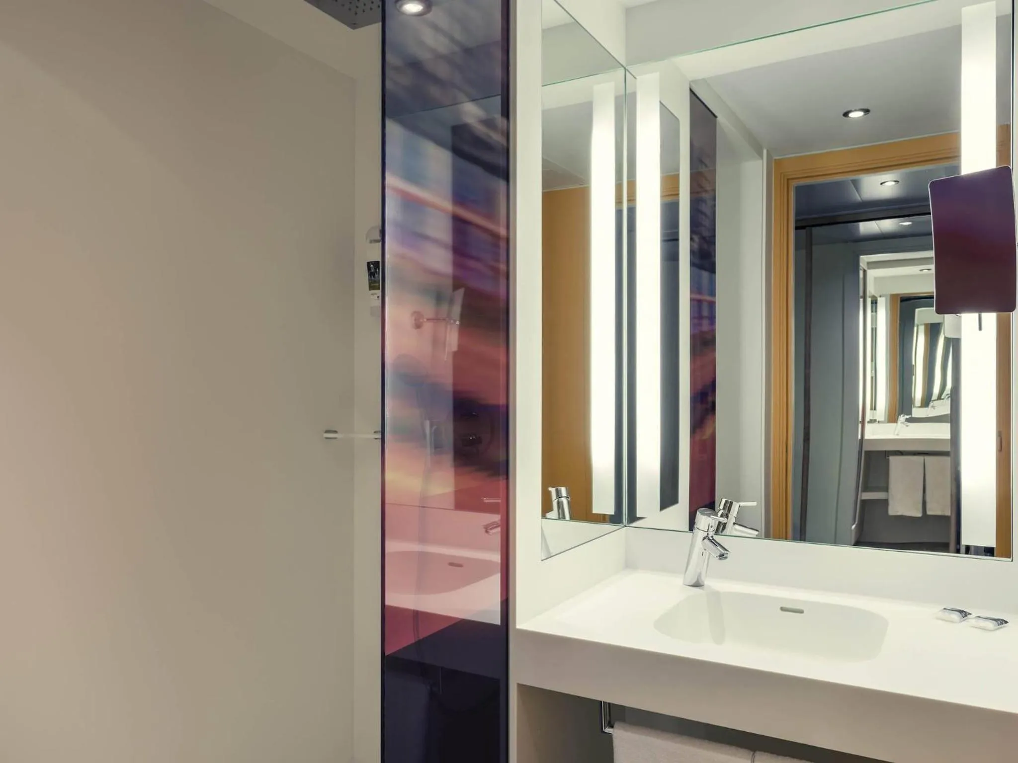 Bedroom in Mercure Paris Boulogne