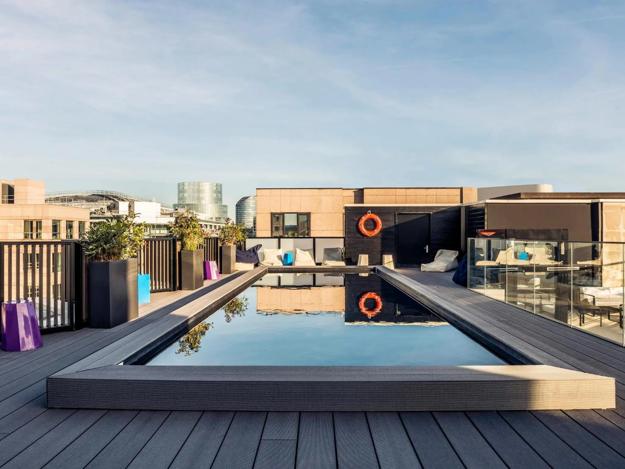 Swimming pool in Mercure Paris Boulogne