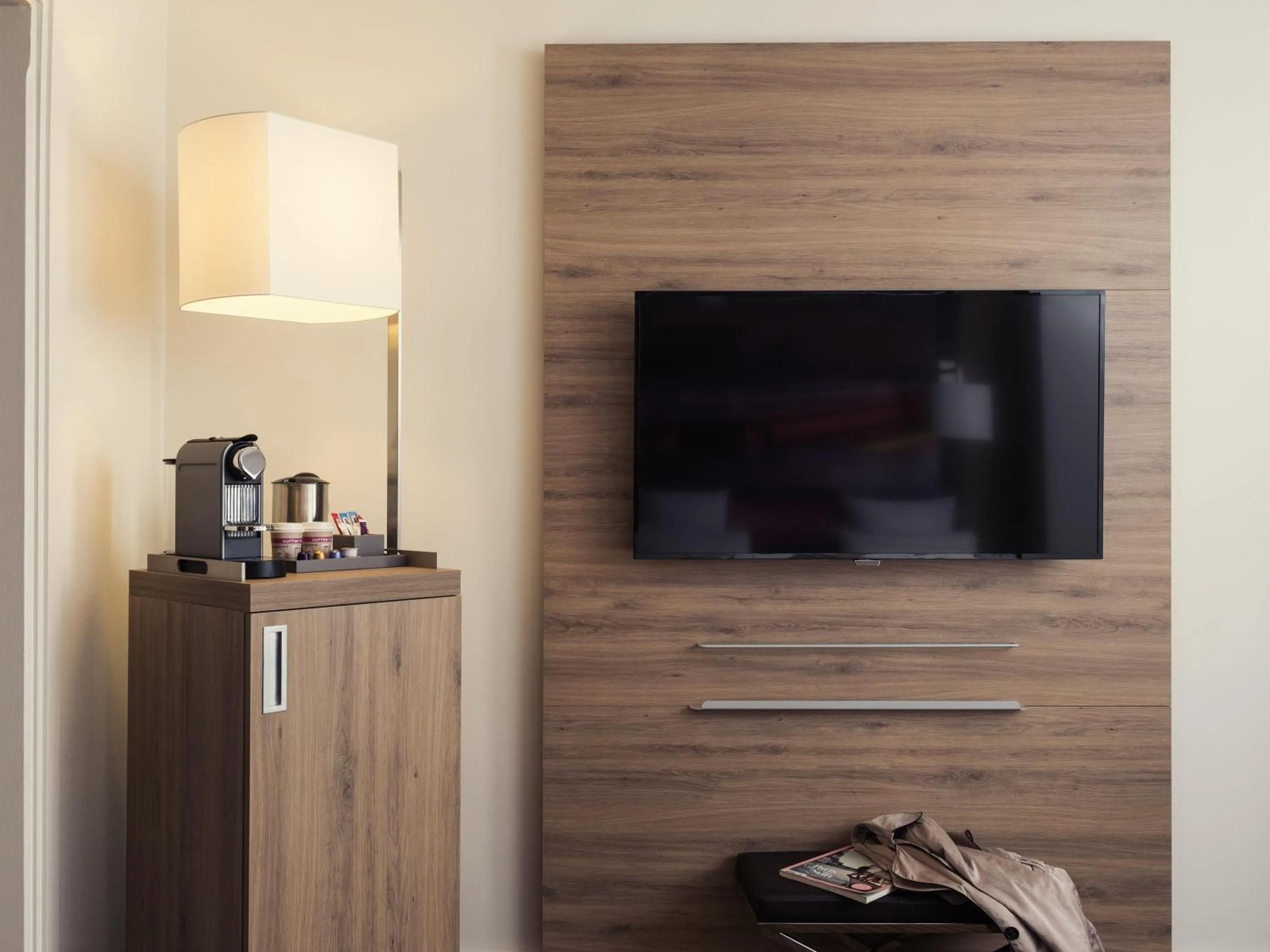 Bedroom in Mercure Paris Boulogne