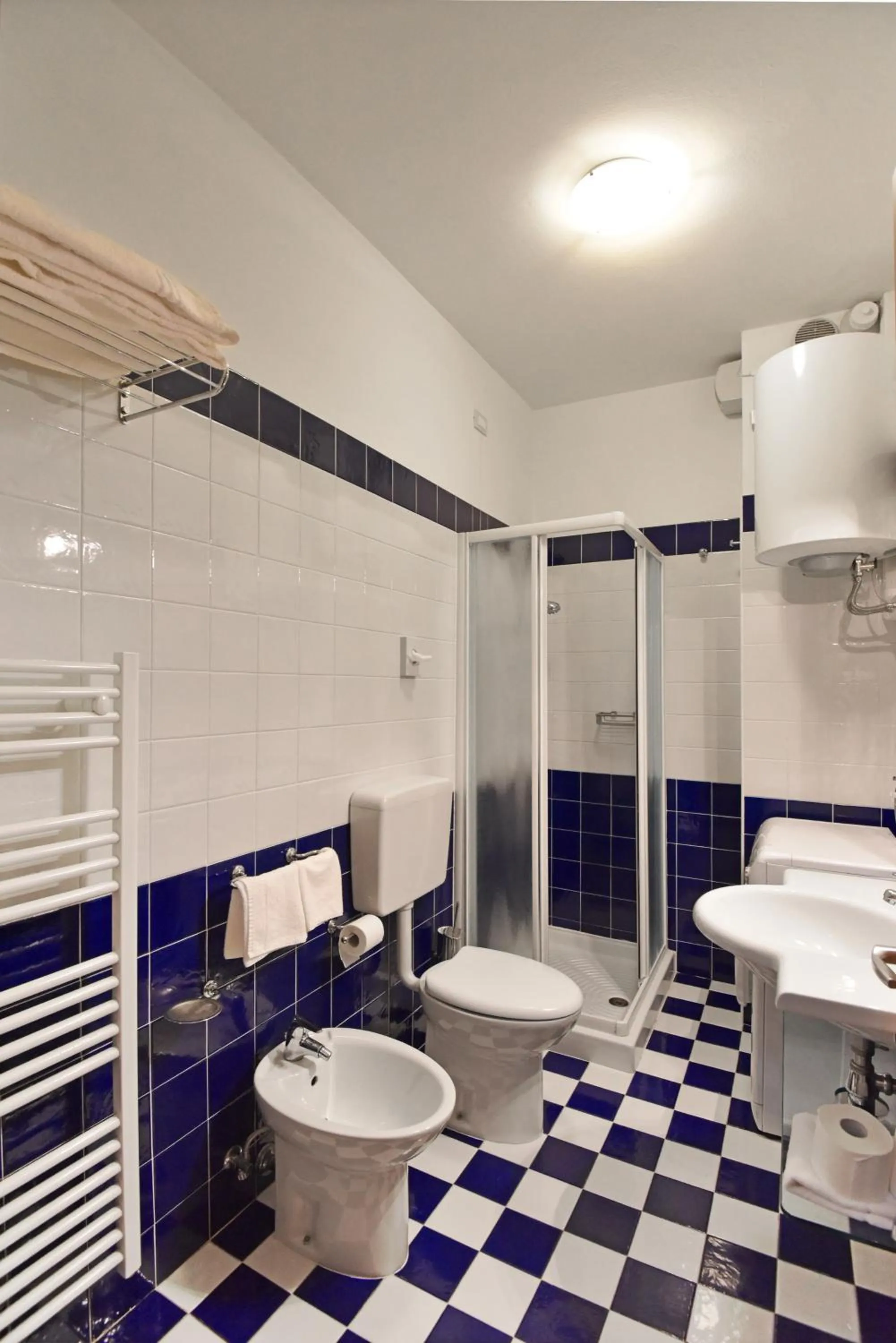 Shower in Hotel Villa Olga