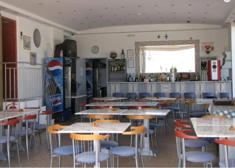 Restaurant/places to eat in Valsami Hotel Apartments