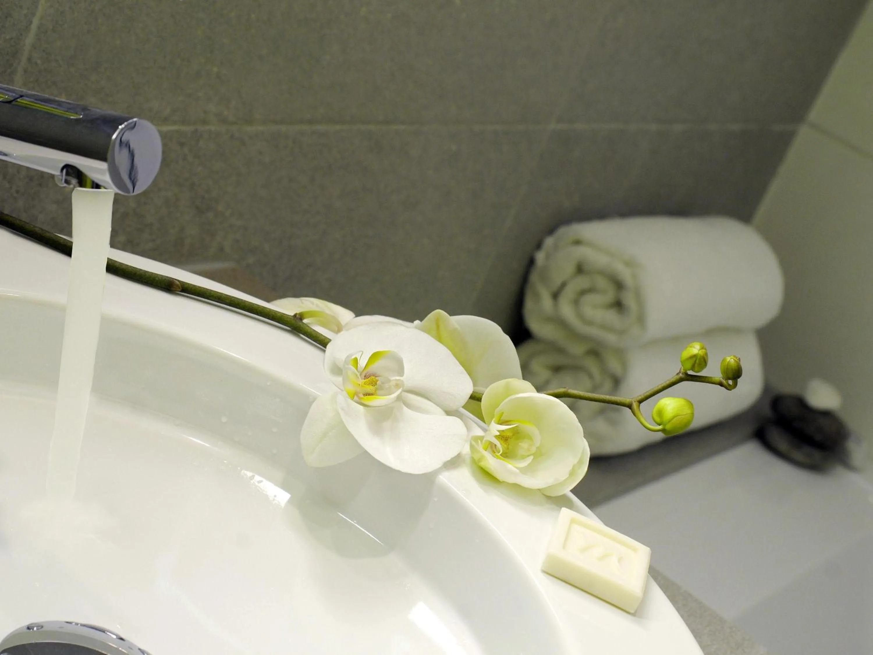 Bedroom in Mercure Nice Promenade Des Anglais