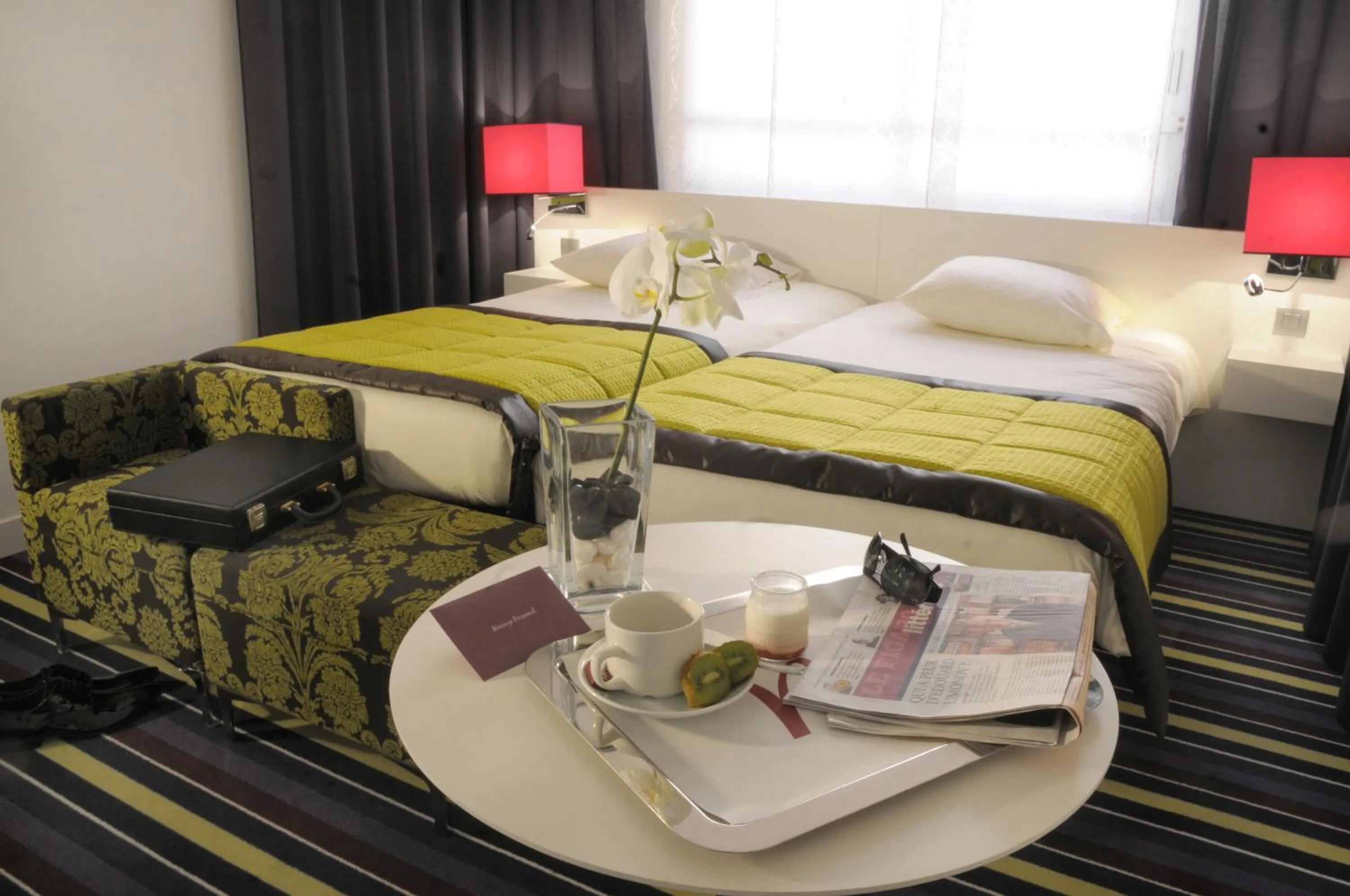 Patio, Bed in Mercure Nice Promenade Des Anglais