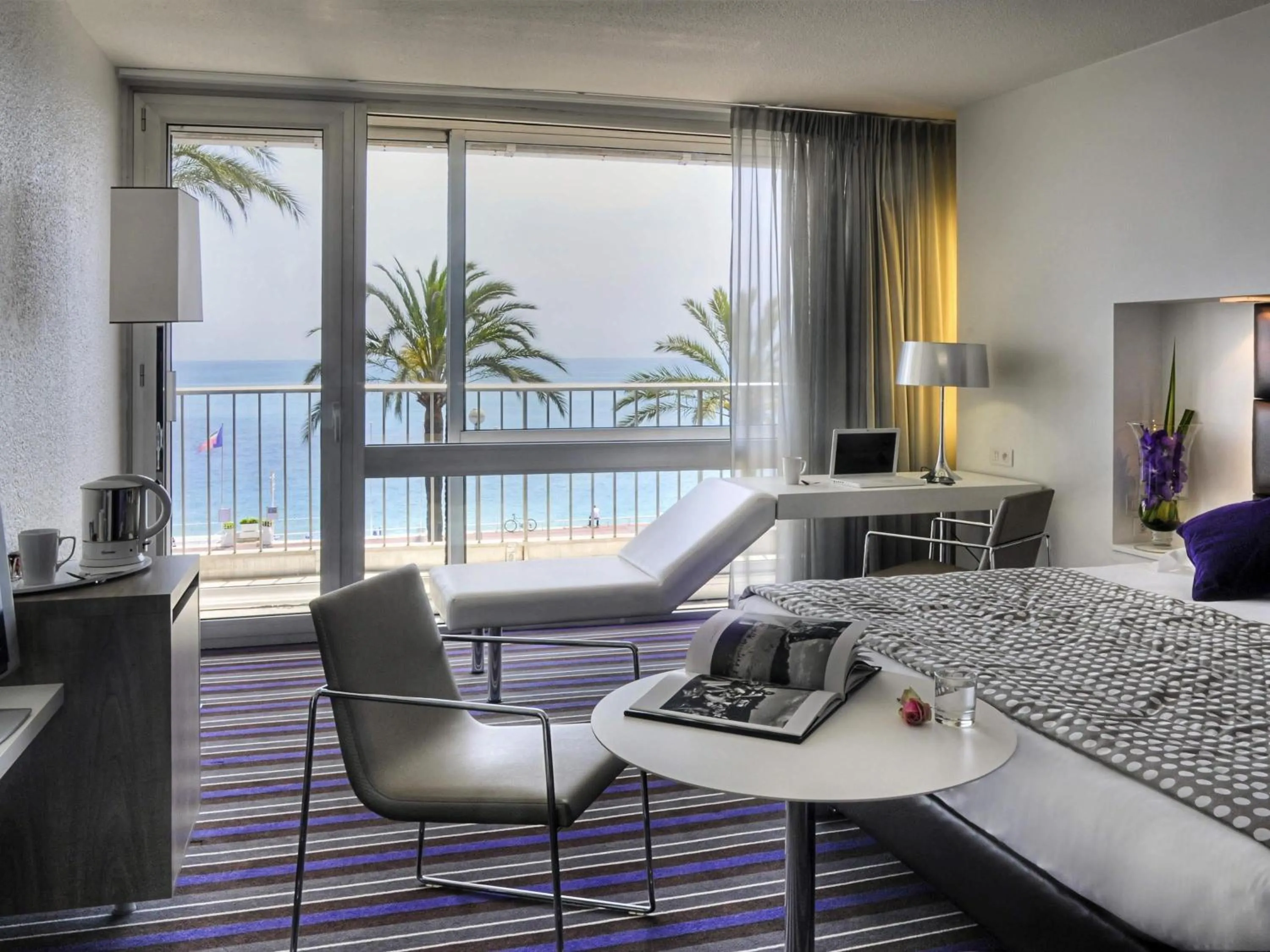 Bedroom in Mercure Nice Promenade Des Anglais