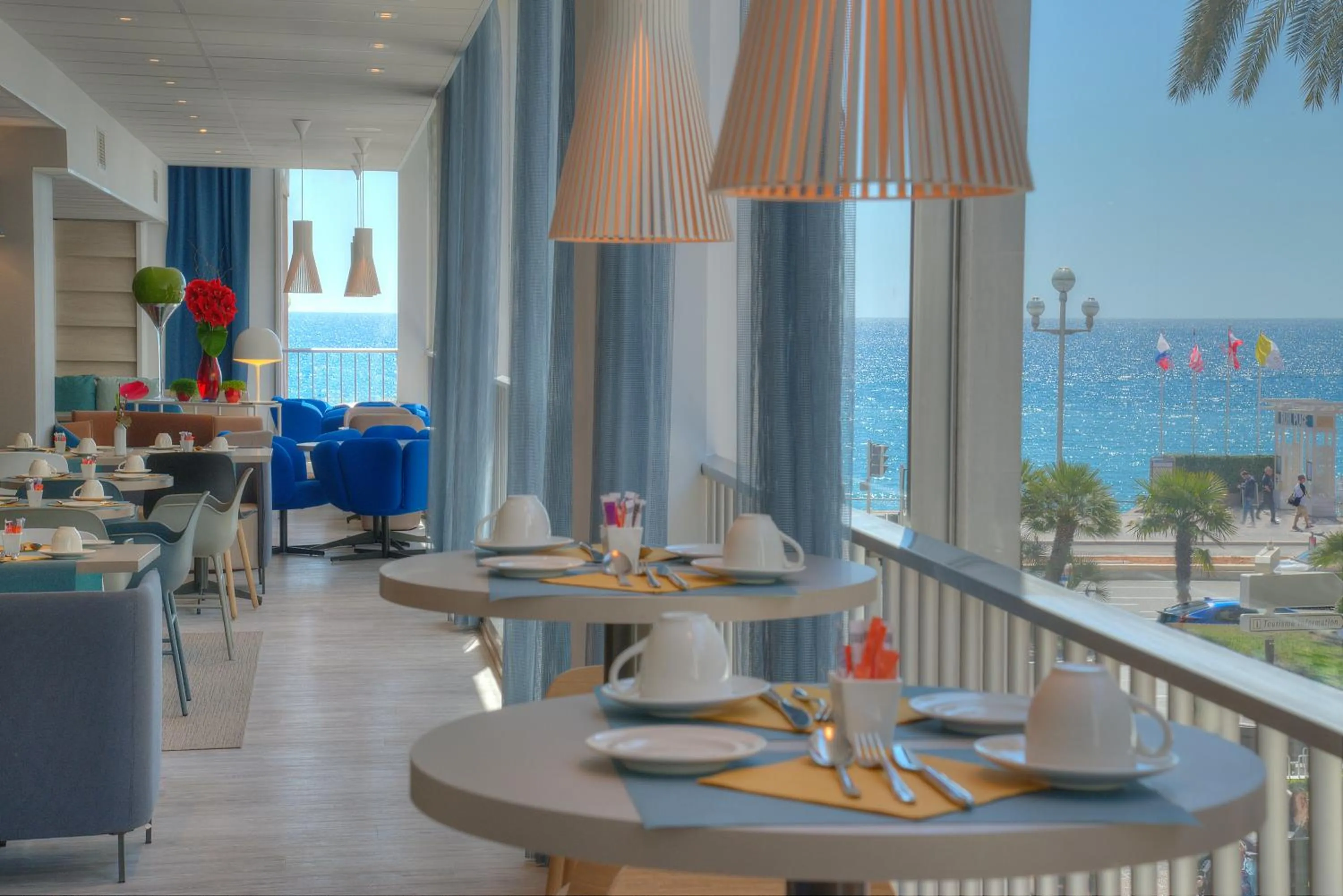 Restaurant/places to eat in Mercure Nice Promenade Des Anglais