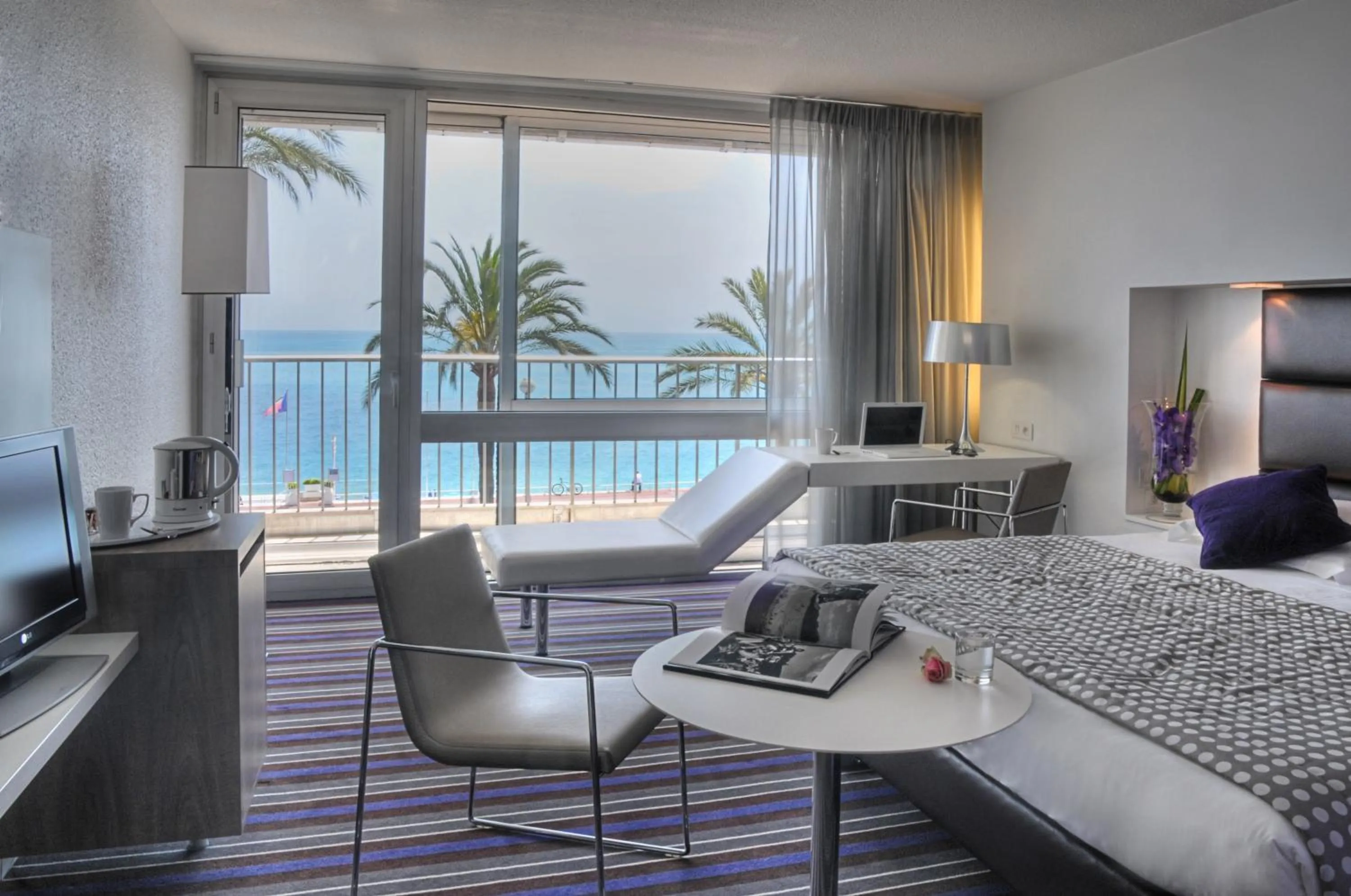 Photo of the whole room, Bed in Mercure Nice Promenade Des Anglais