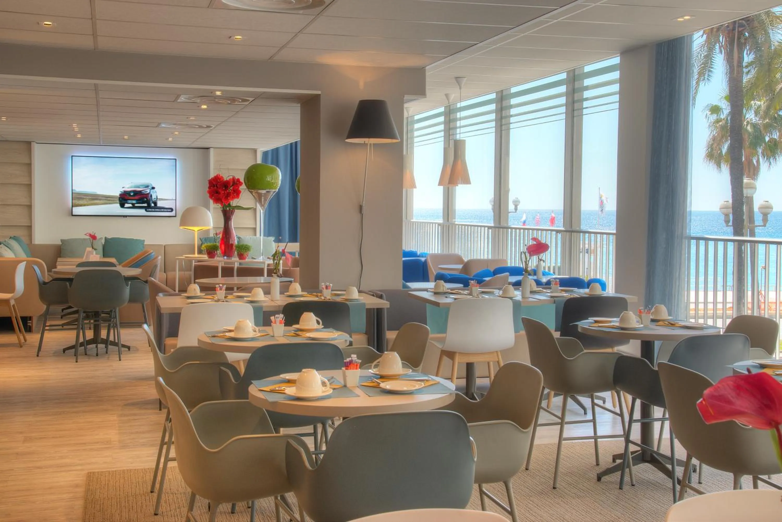 Restaurant/places to eat in Mercure Nice Promenade Des Anglais