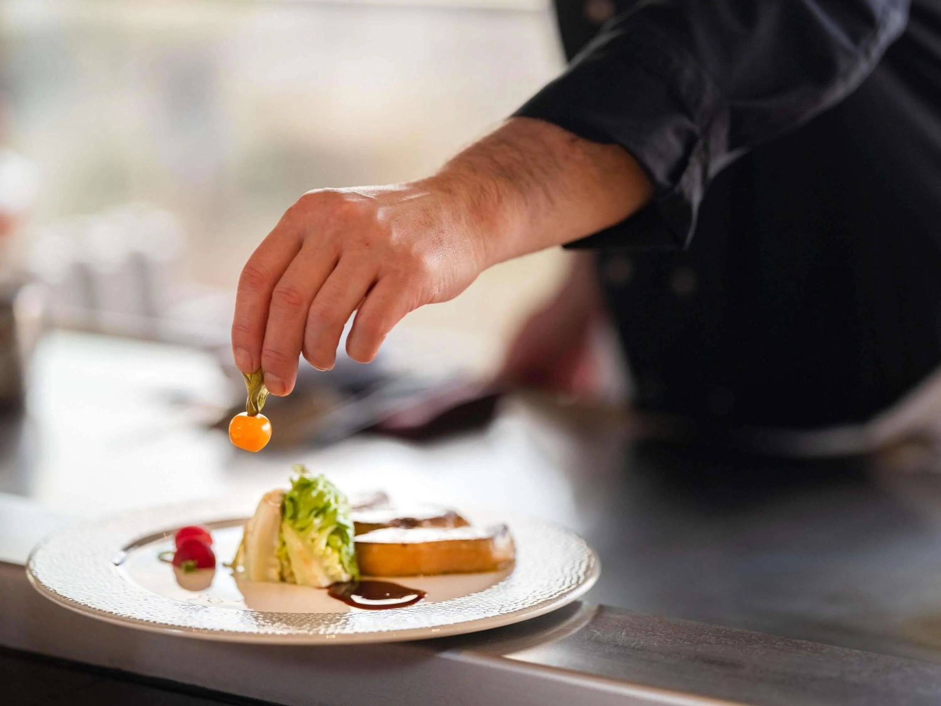 Restaurant/places to eat in Novotel Paris Centre Tour Eiffel