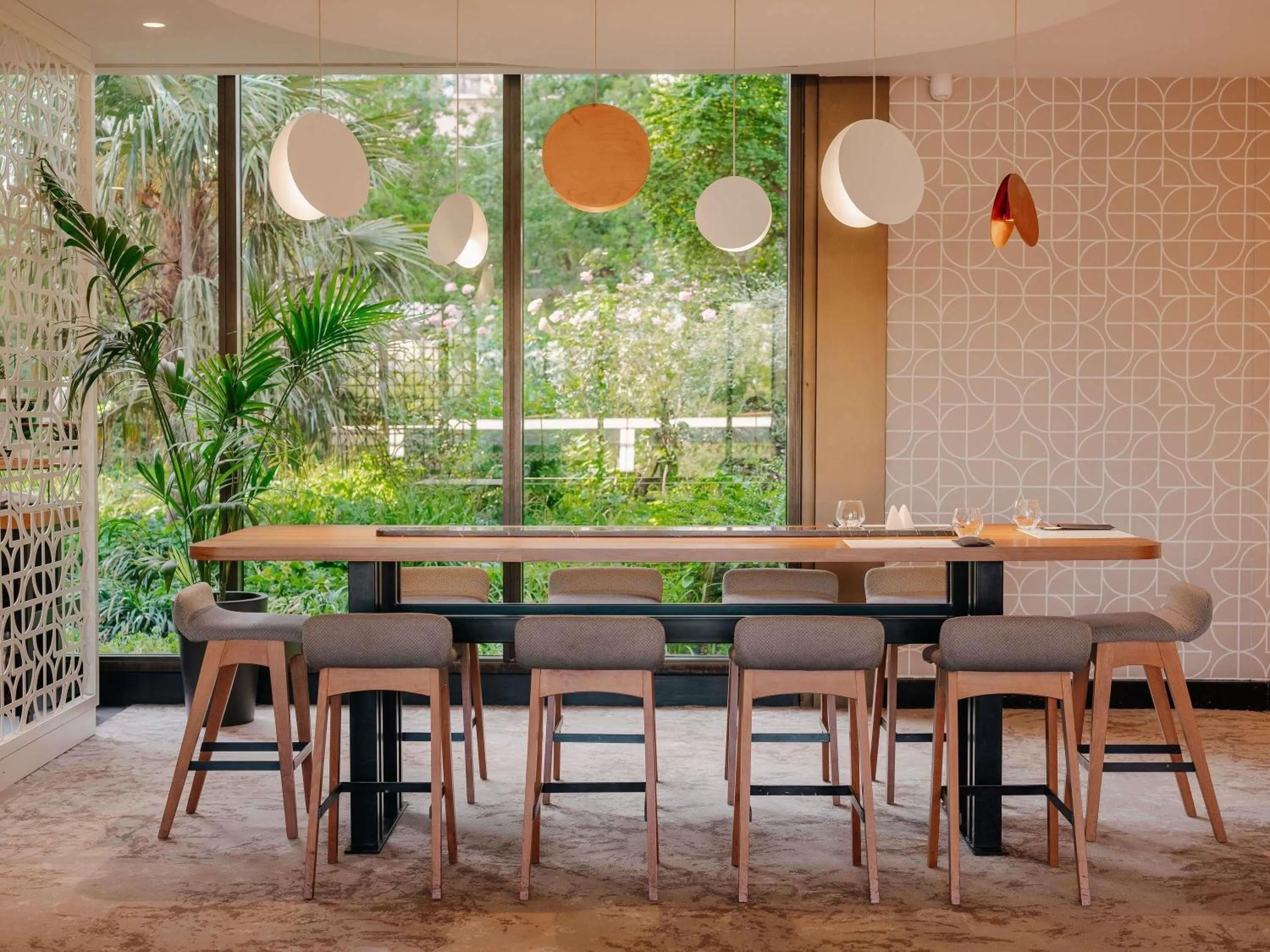 Lounge or bar in Novotel Paris Centre Tour Eiffel