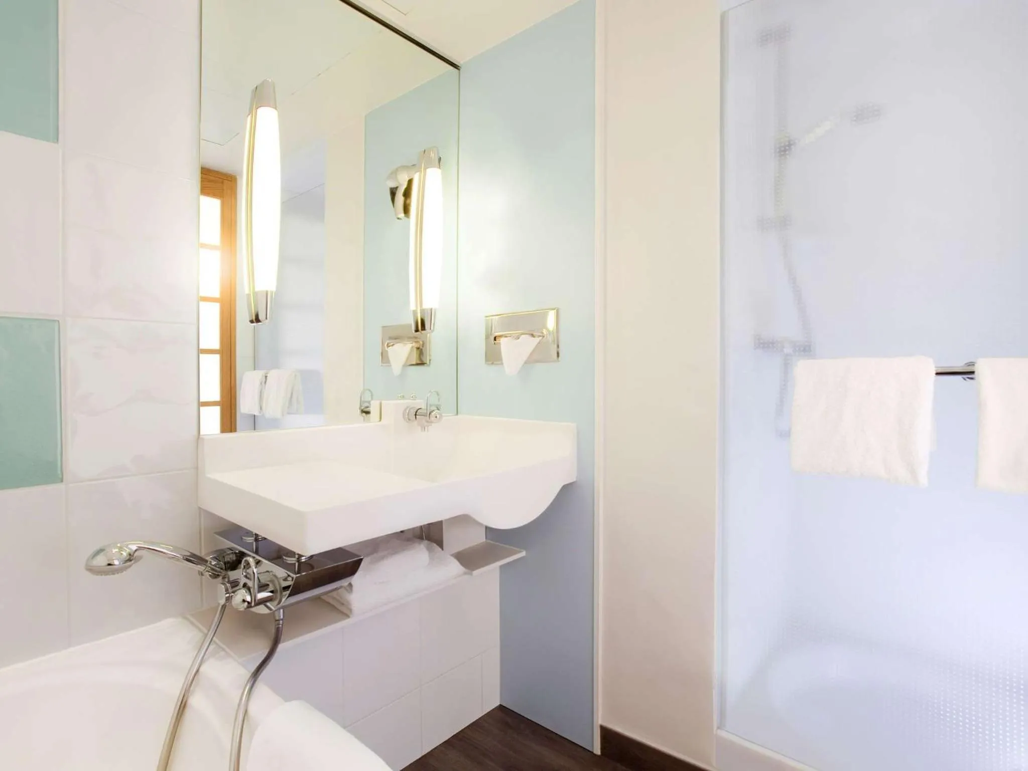 Toilet in Novotel Paris Centre Tour Eiffel