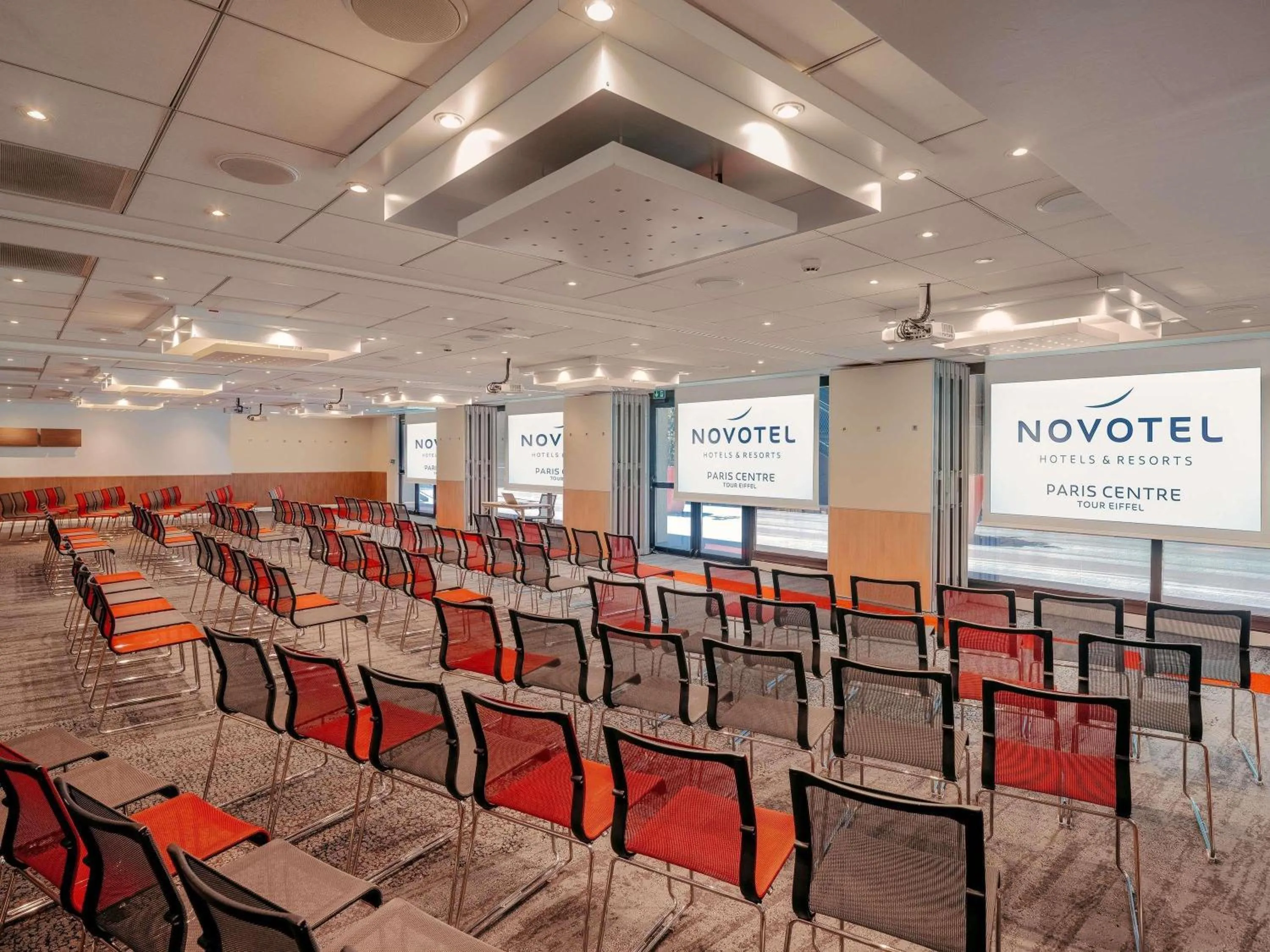 Property building in Novotel Paris Centre Tour Eiffel