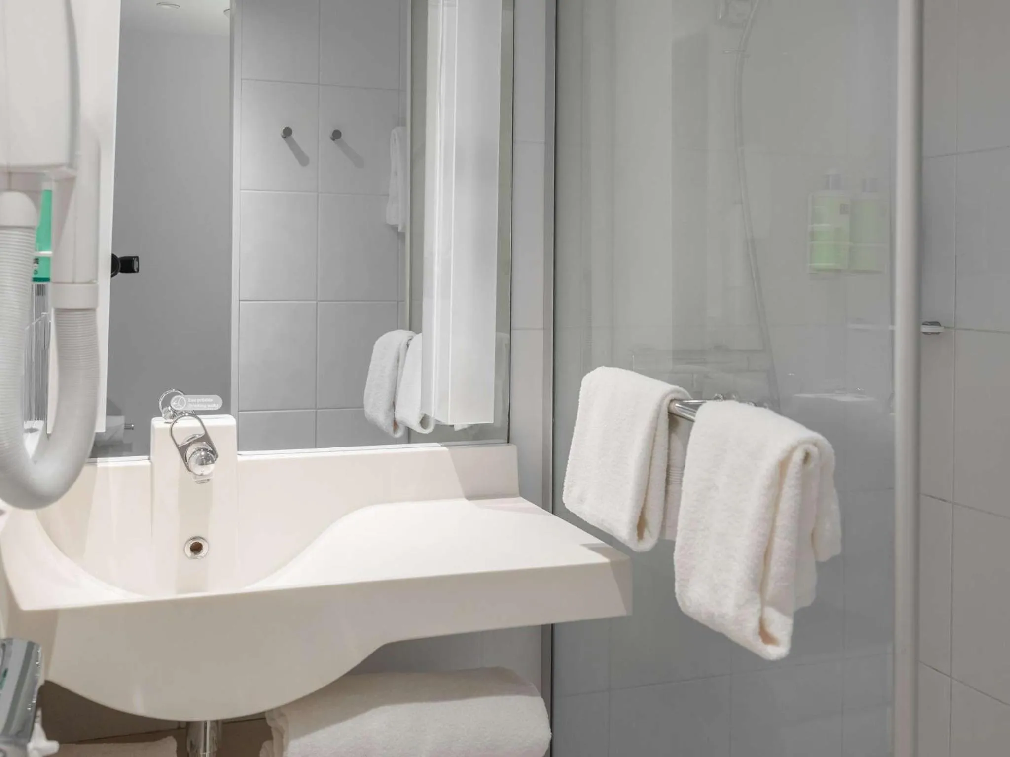 Toilet in Novotel Paris Centre Tour Eiffel