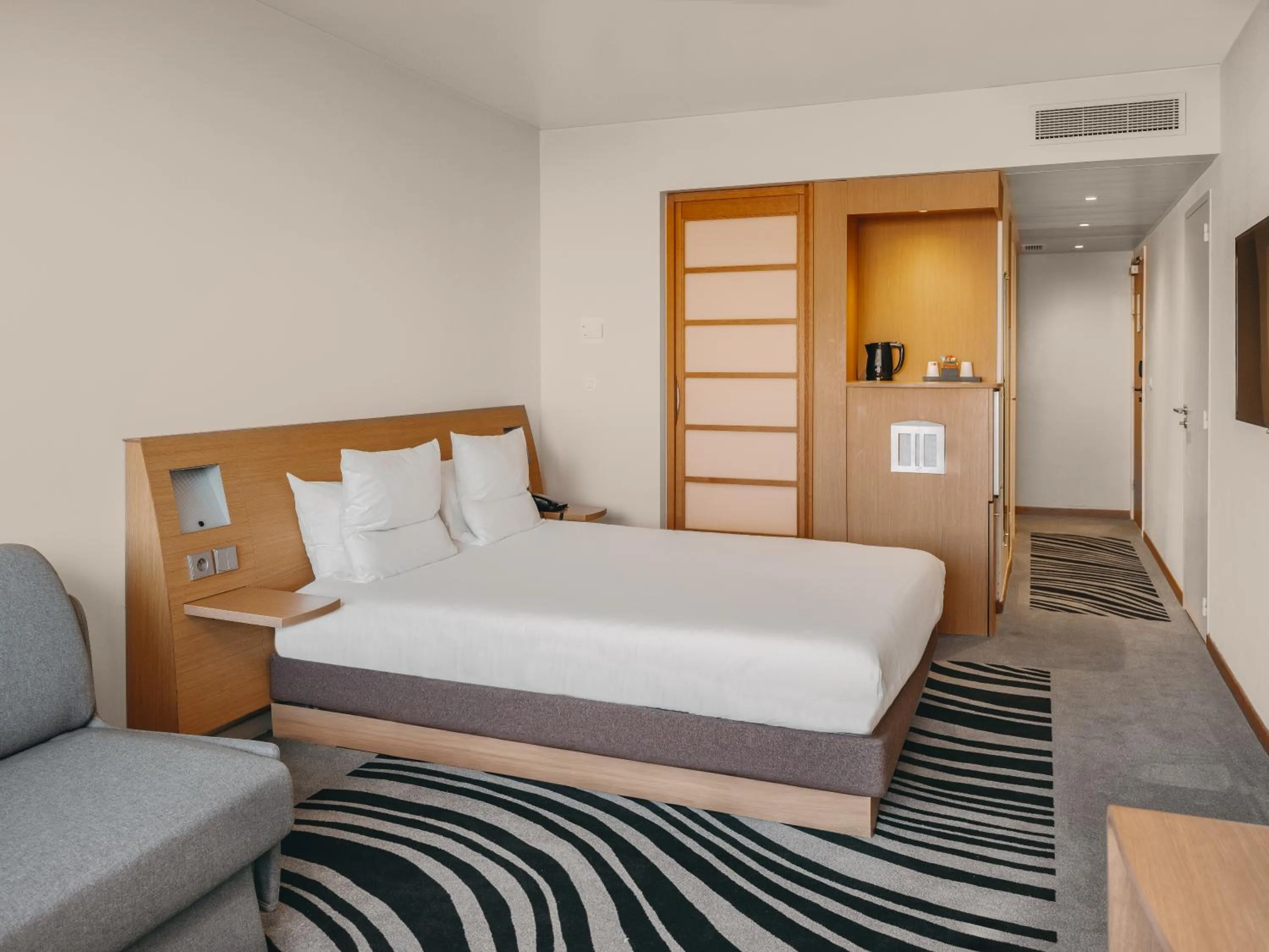 Bedroom, Bed in Novotel Paris Centre Tour Eiffel