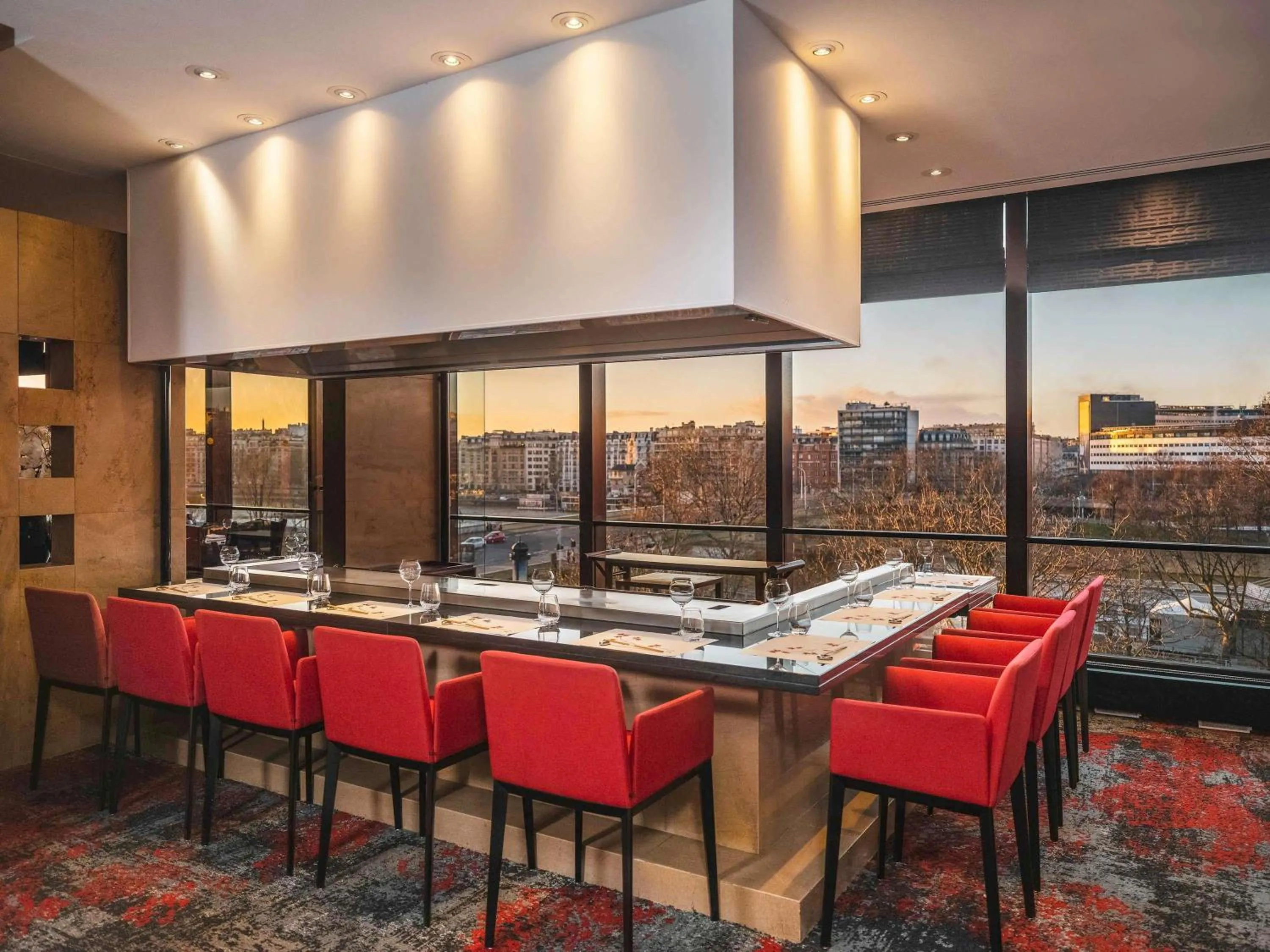 Restaurant/places to eat in Novotel Paris Centre Tour Eiffel