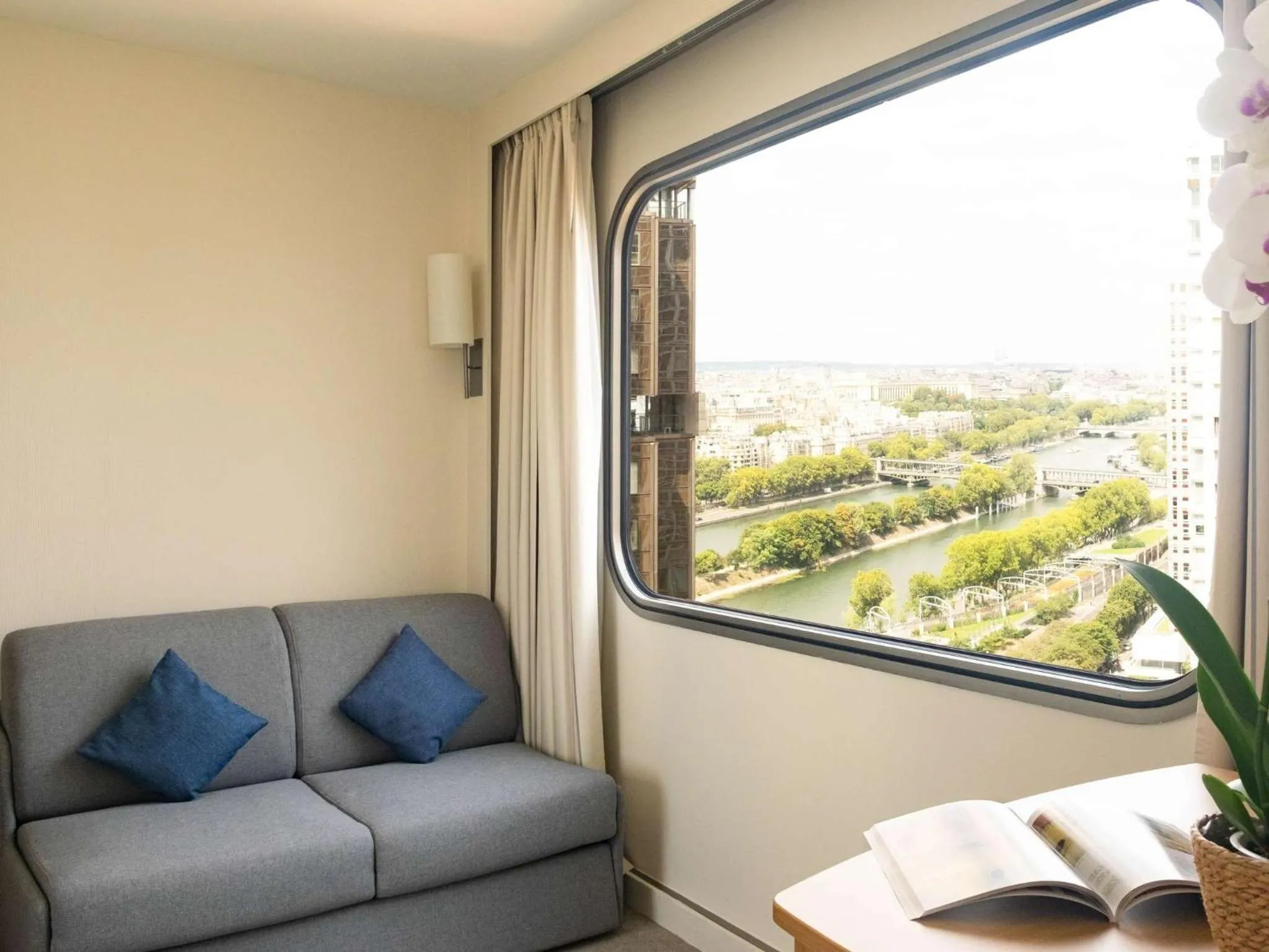 Bedroom in Novotel Paris Centre Tour Eiffel