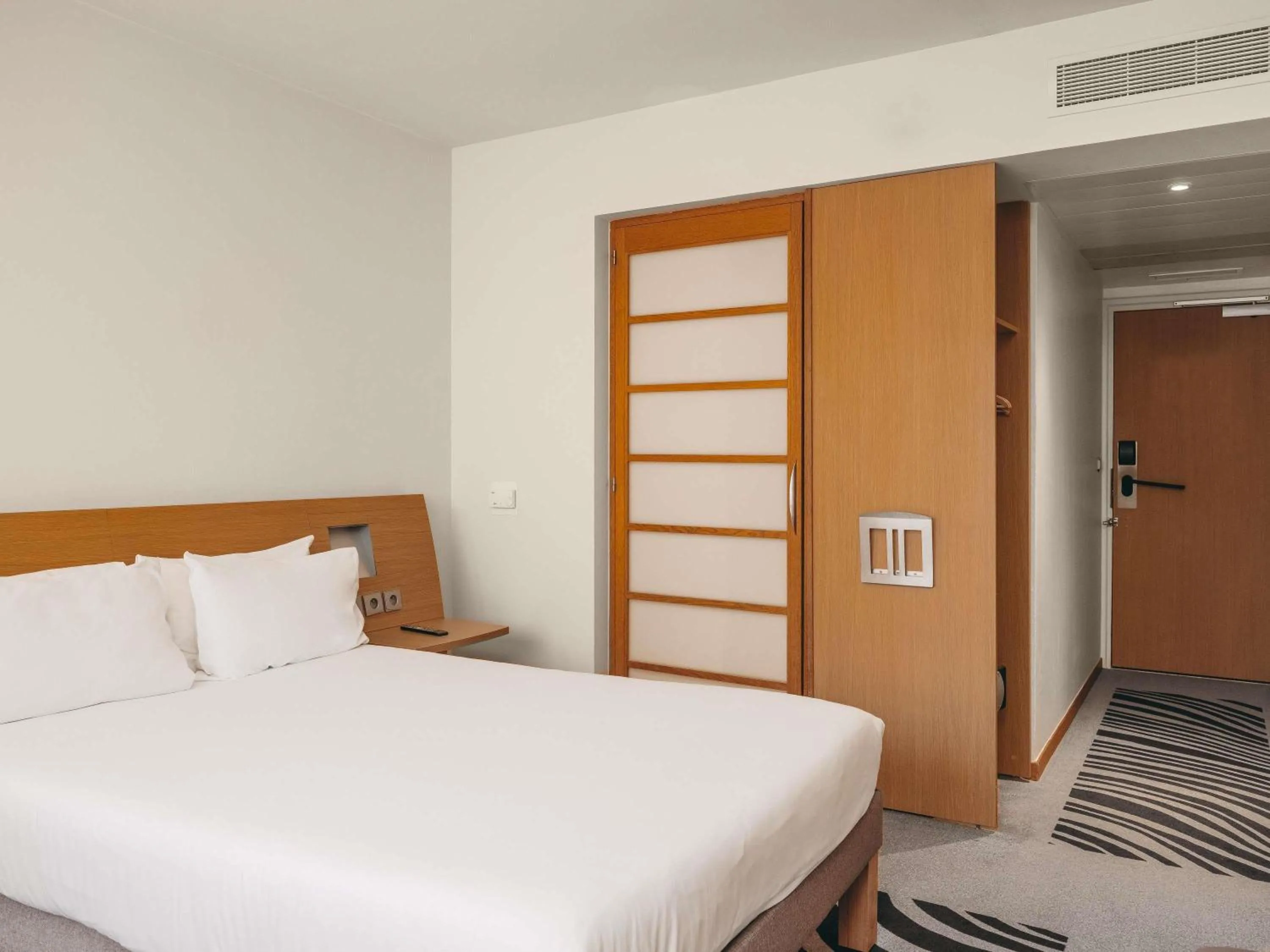 Bedroom, Bed in Novotel Paris Centre Tour Eiffel