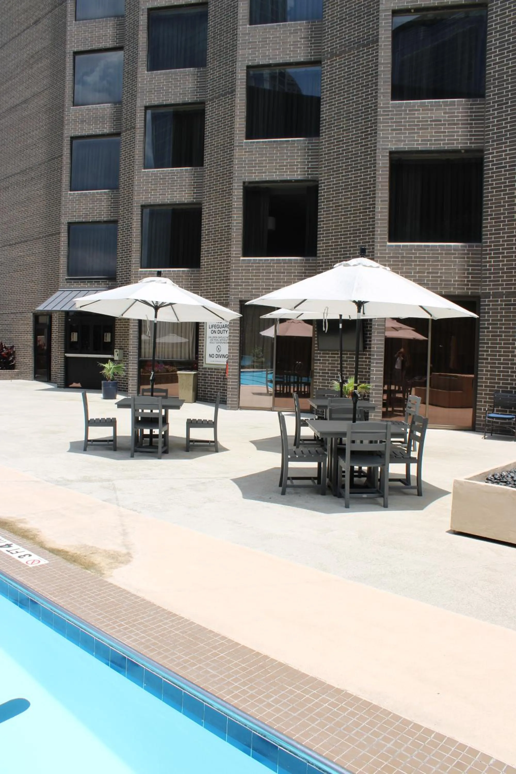 Swimming pool in Hyatt Regency Houston Downtown